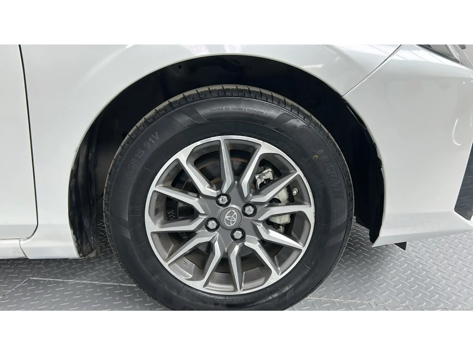 Toyota Yaris Y 2024
