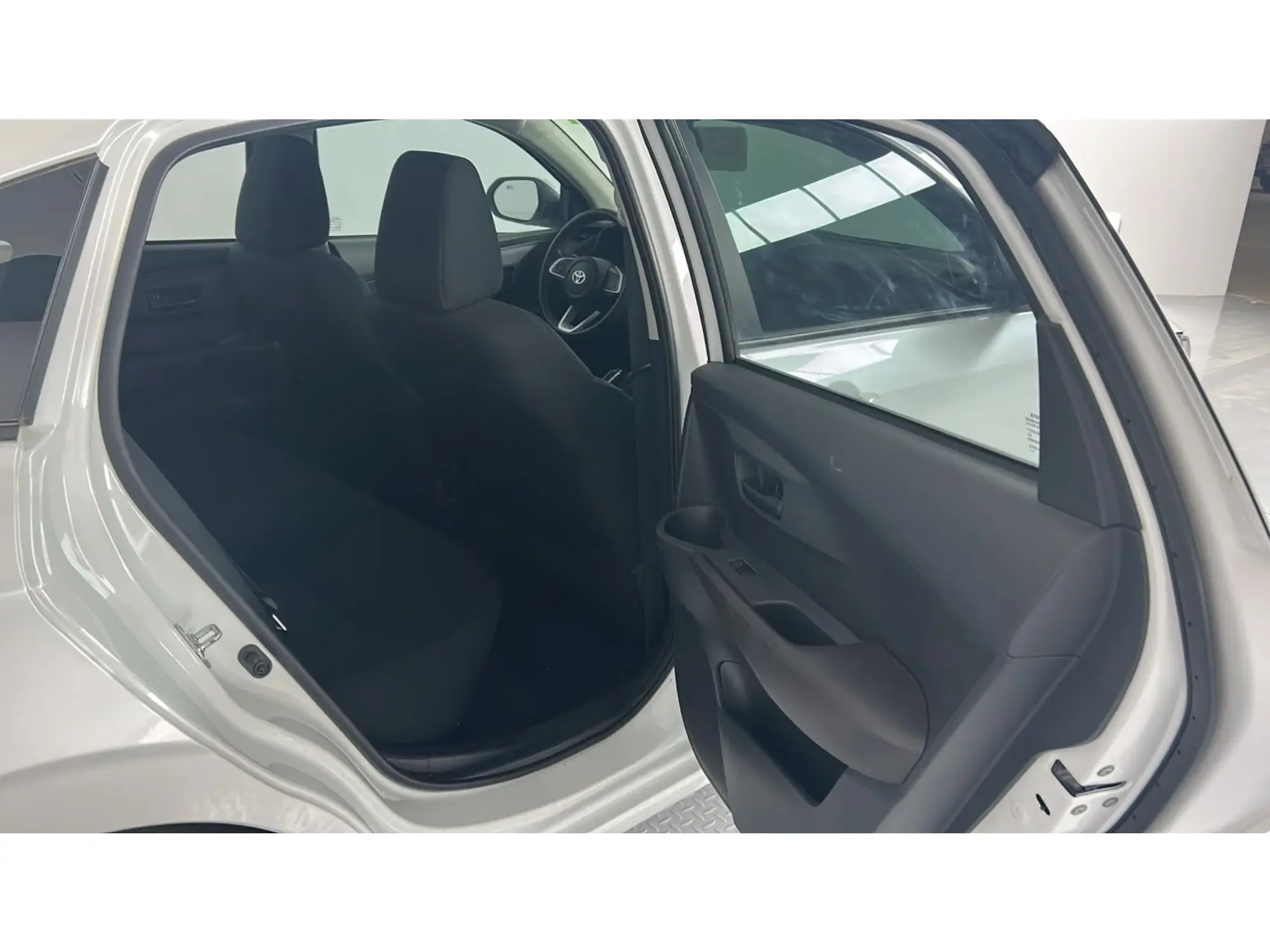 Toyota Yaris Y 2024