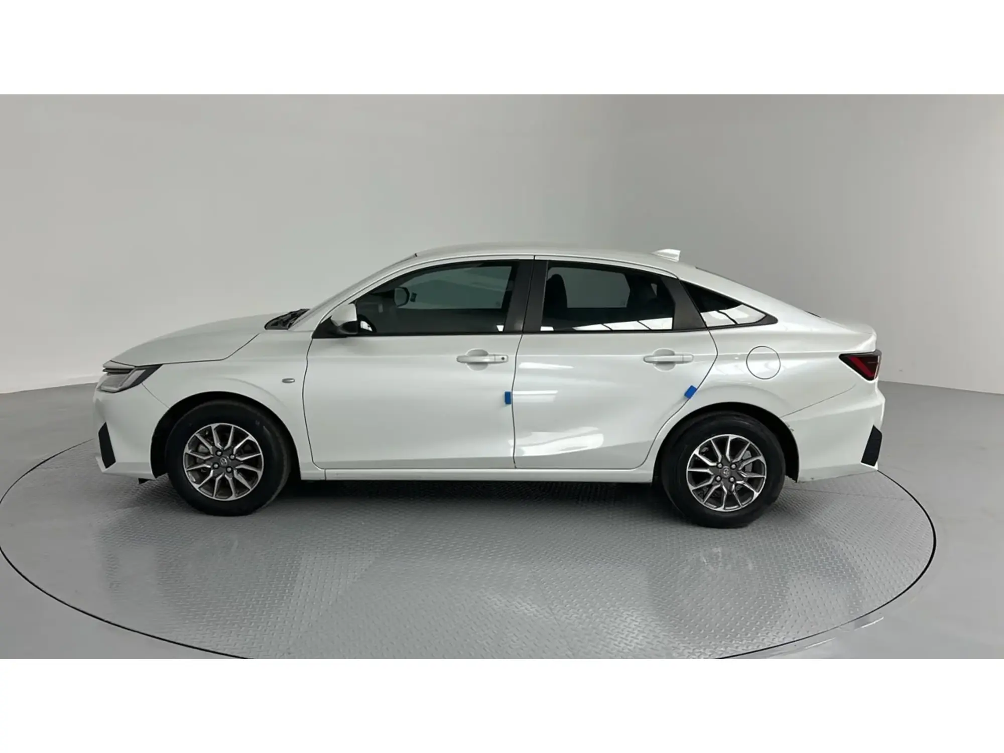 Toyota Yaris Y 2024