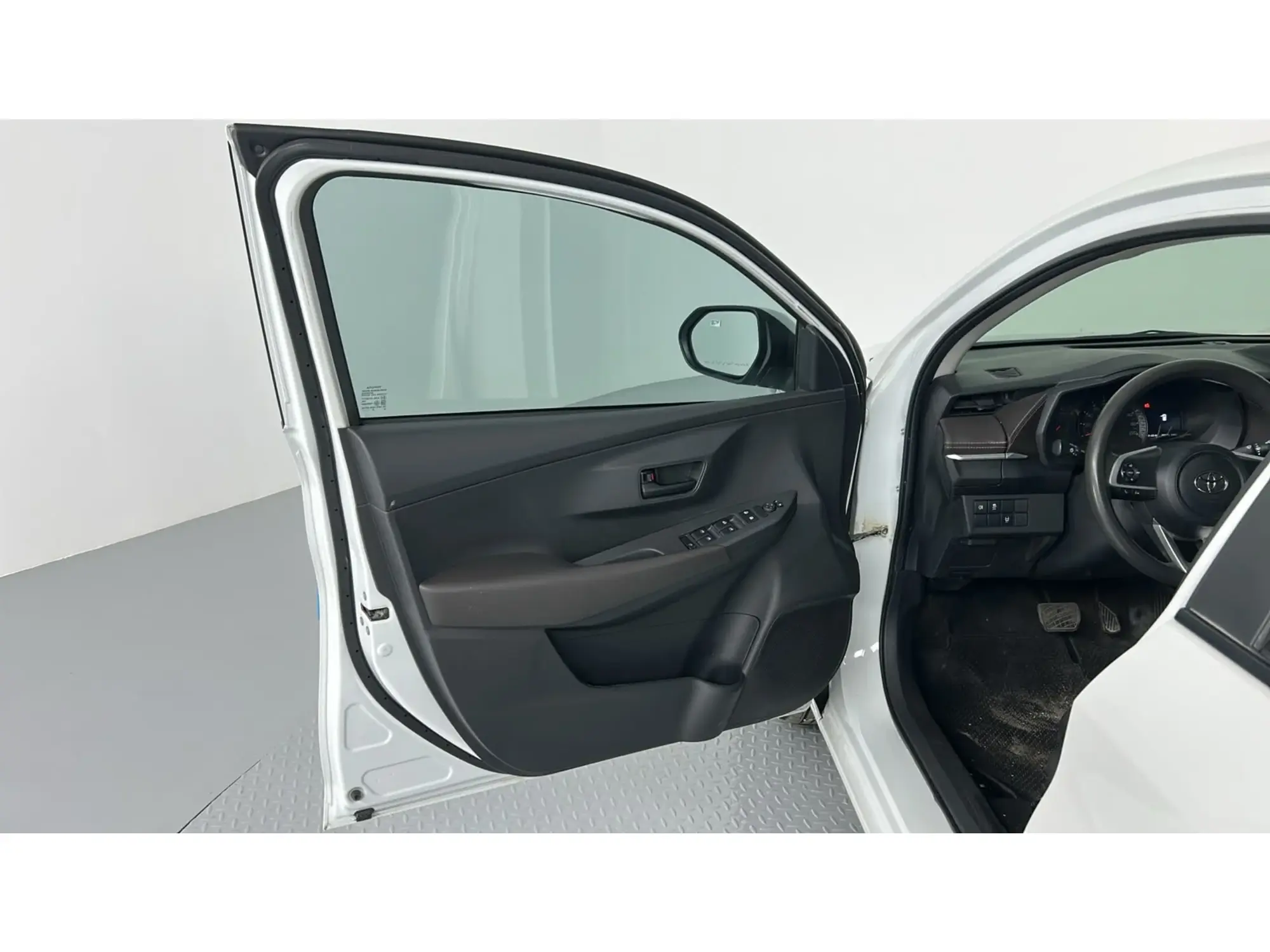 Toyota Yaris Y 2024