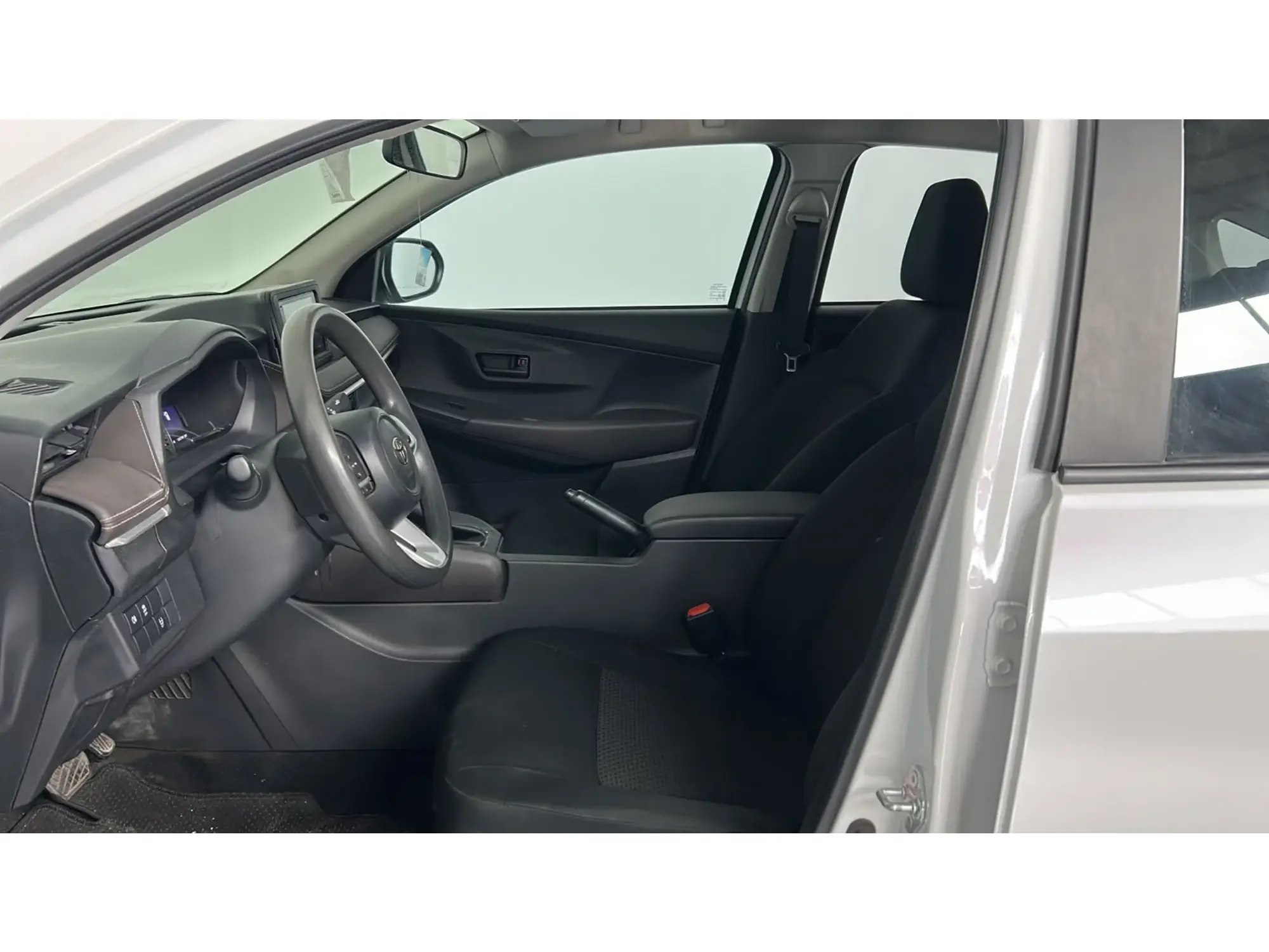 Toyota Yaris Y 2024