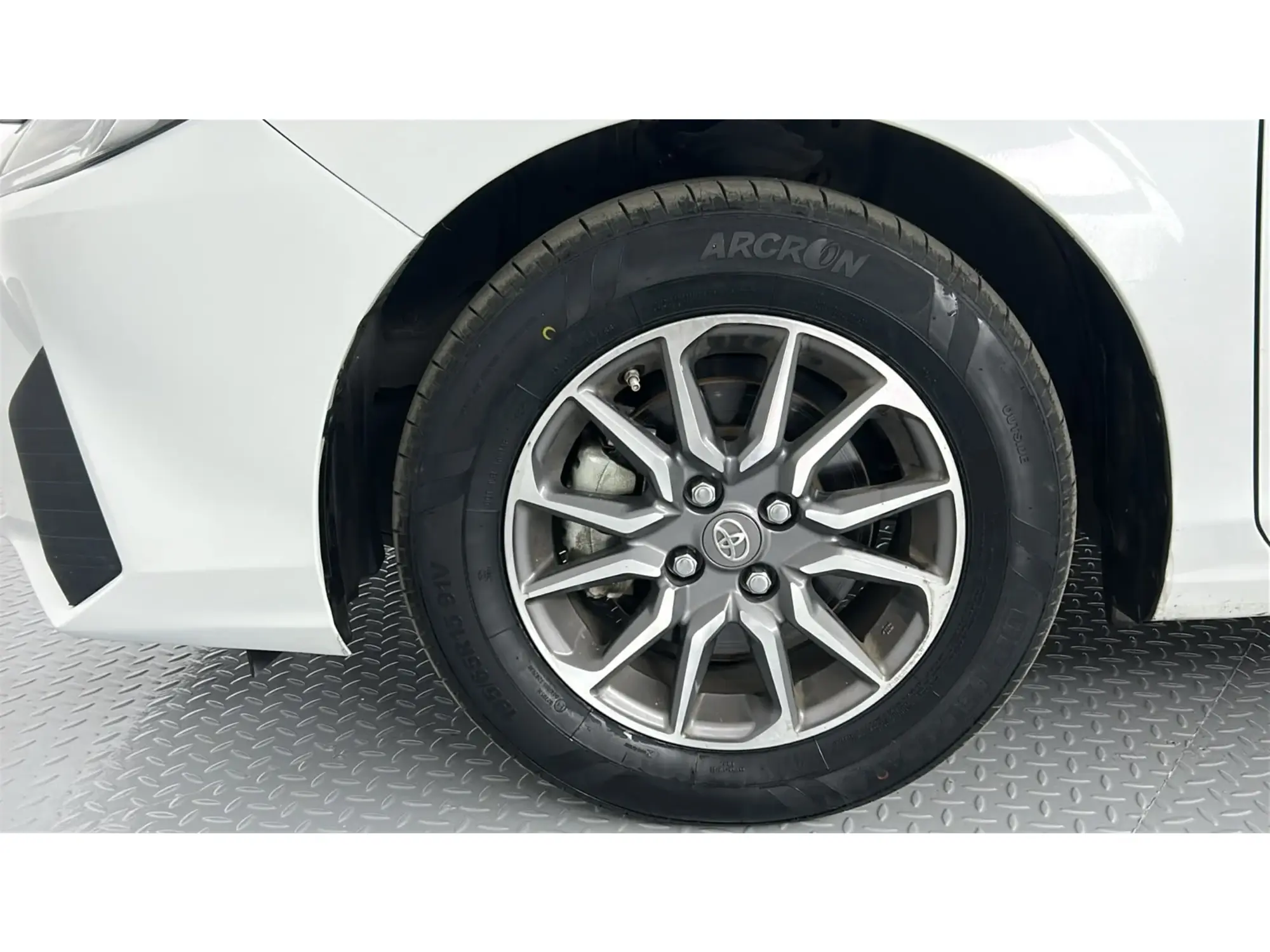 Toyota Yaris Y 2024
