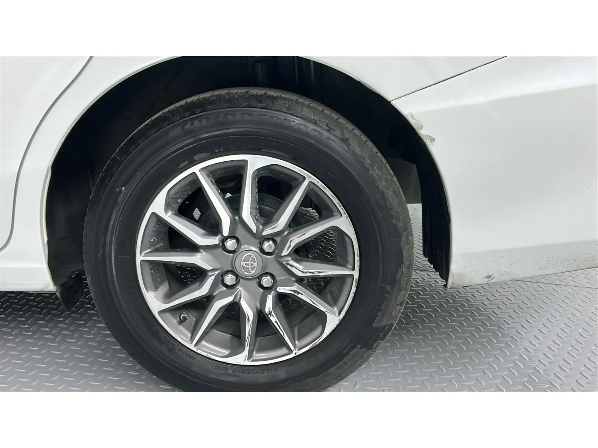 Toyota Yaris Y 2024