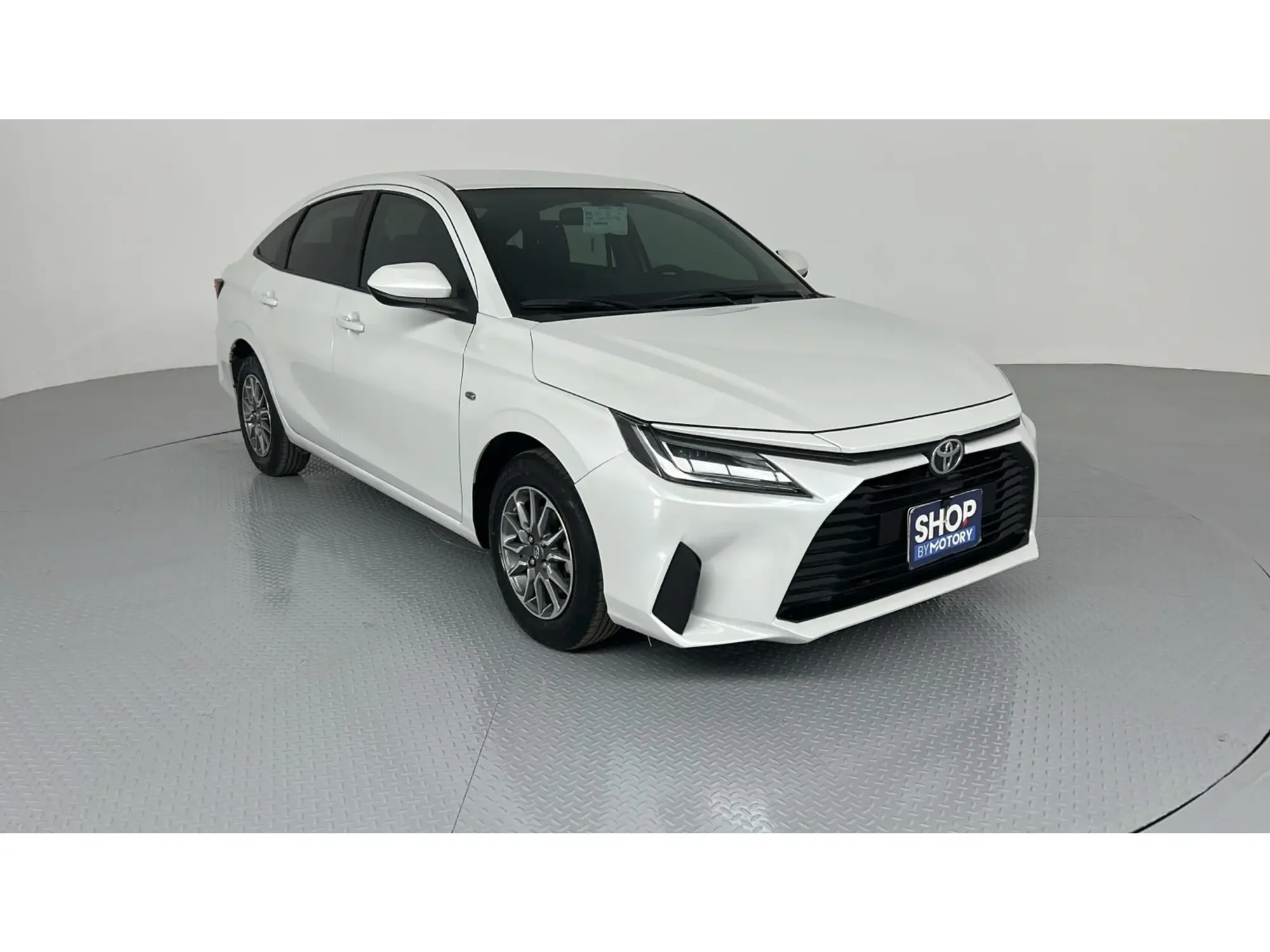 Toyota Yaris Y 2024