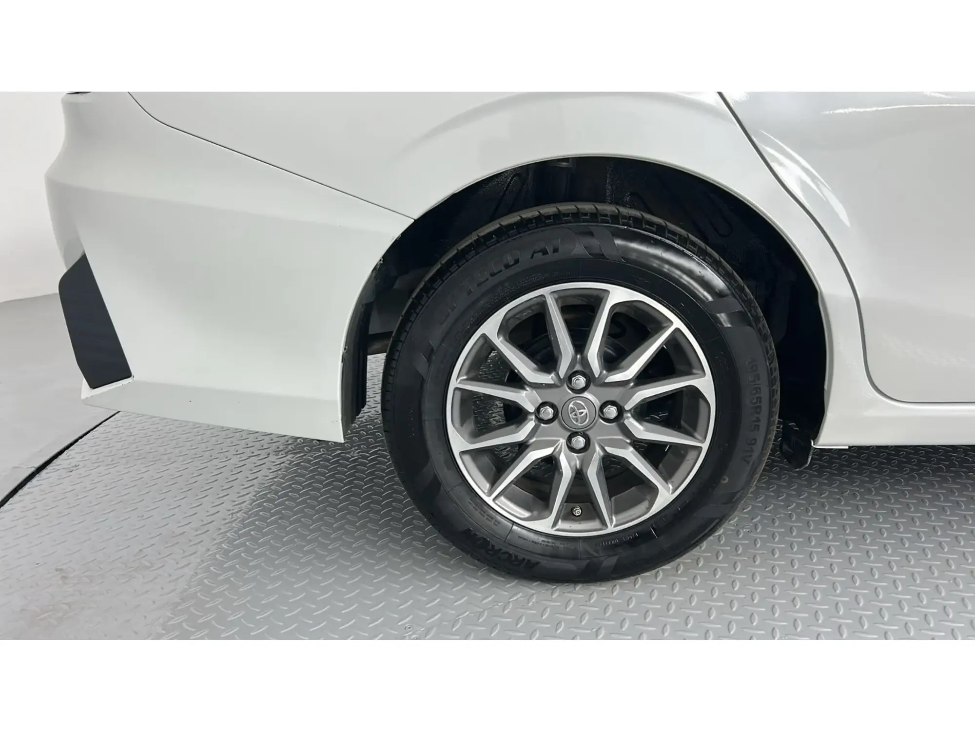 Toyota Yaris Y 2024