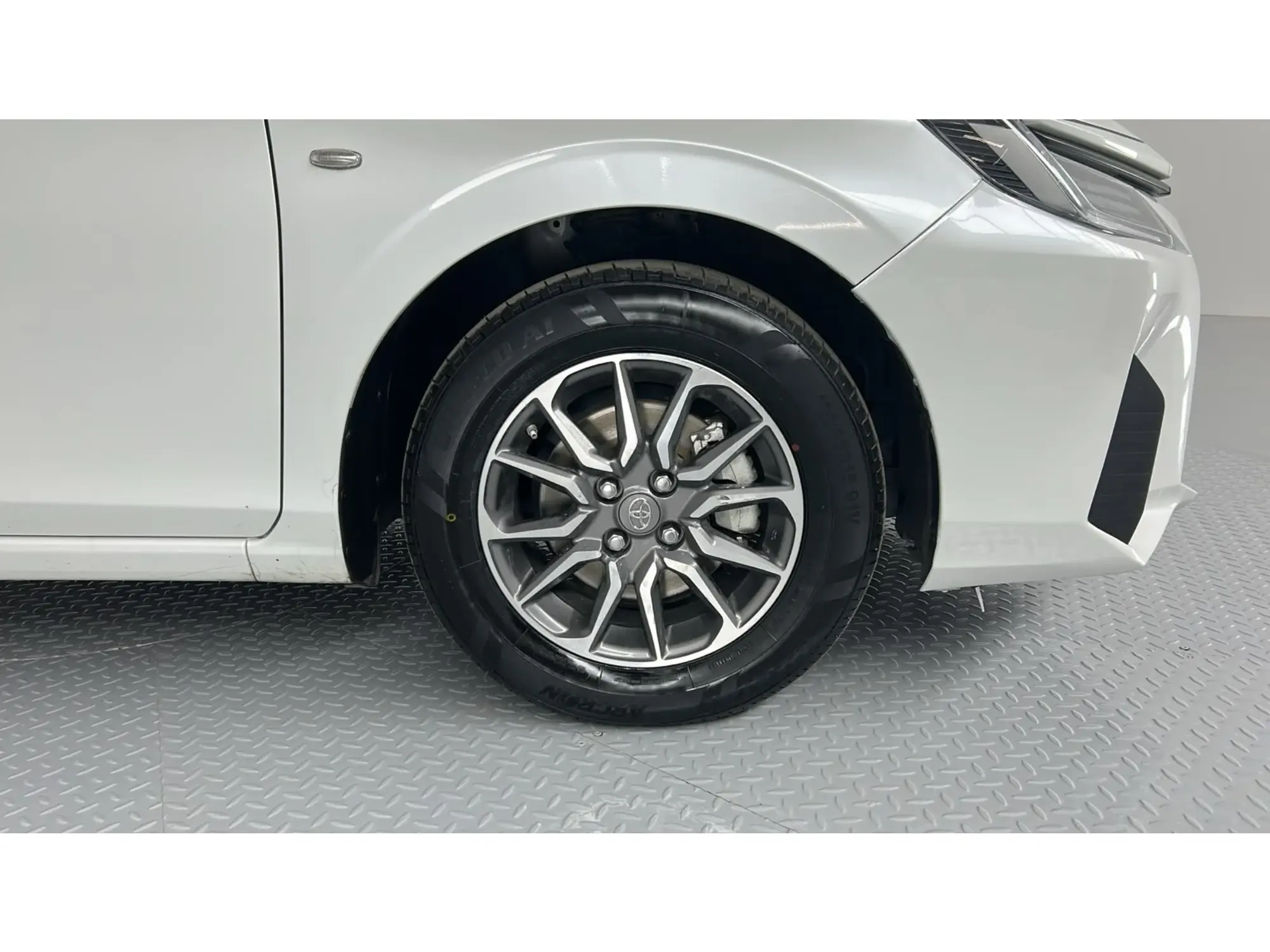 Toyota Yaris Y 2024