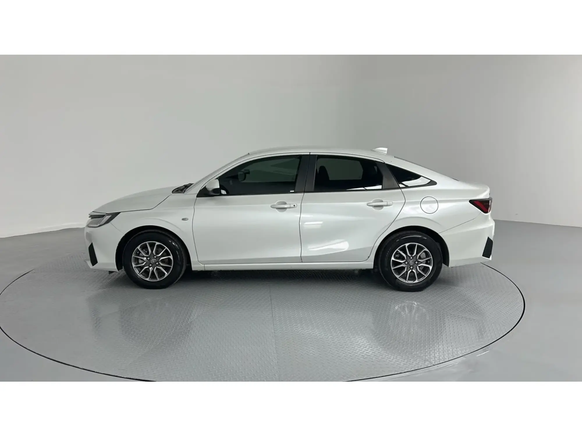 Toyota Yaris Y 2024