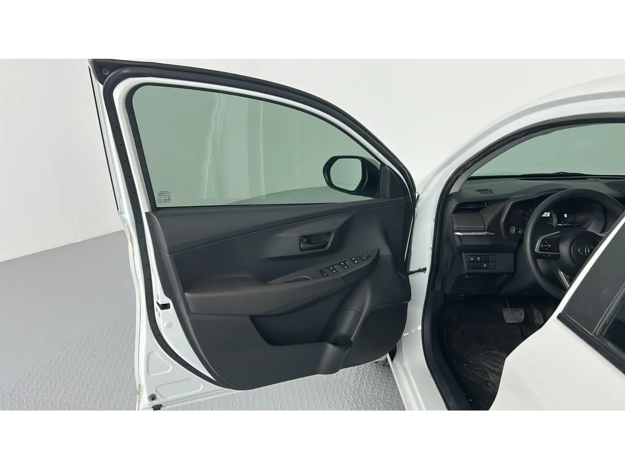 Toyota Yaris Y 2024