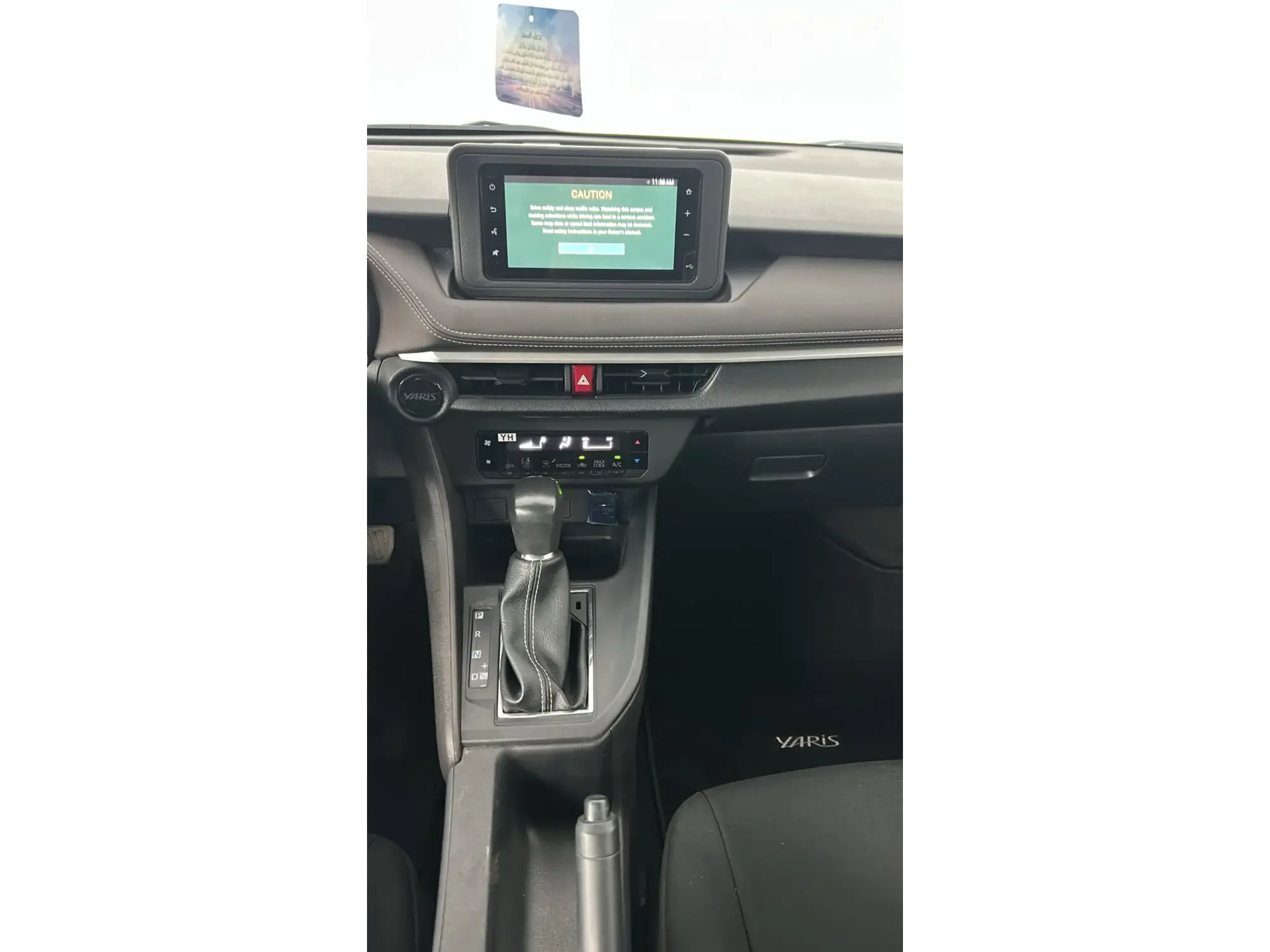 Toyota Yaris Y 2024