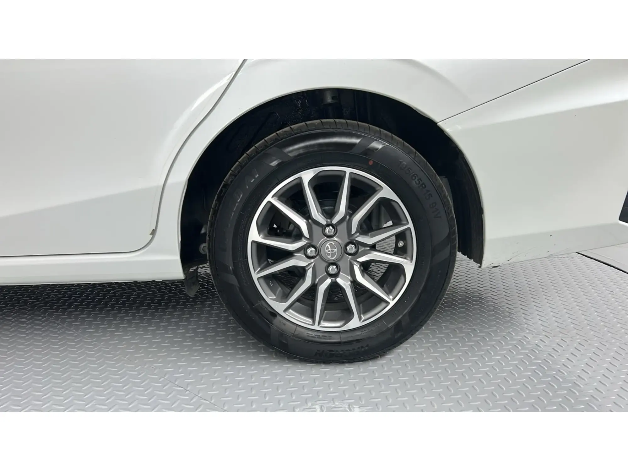 Toyota Yaris Y 2024
