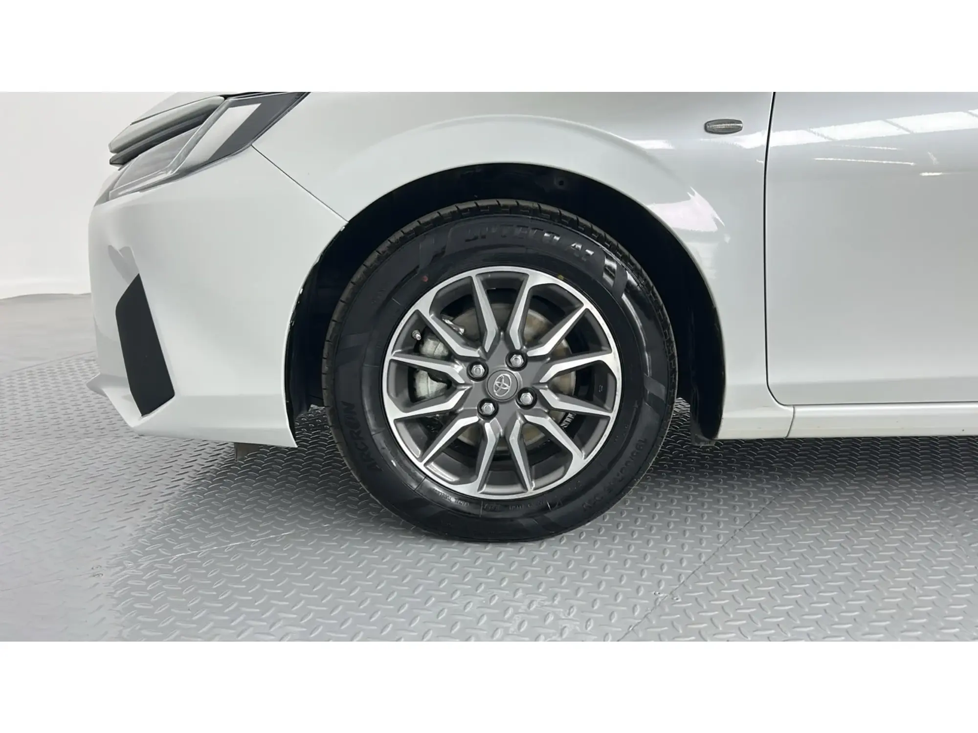 Toyota Yaris Y 2024
