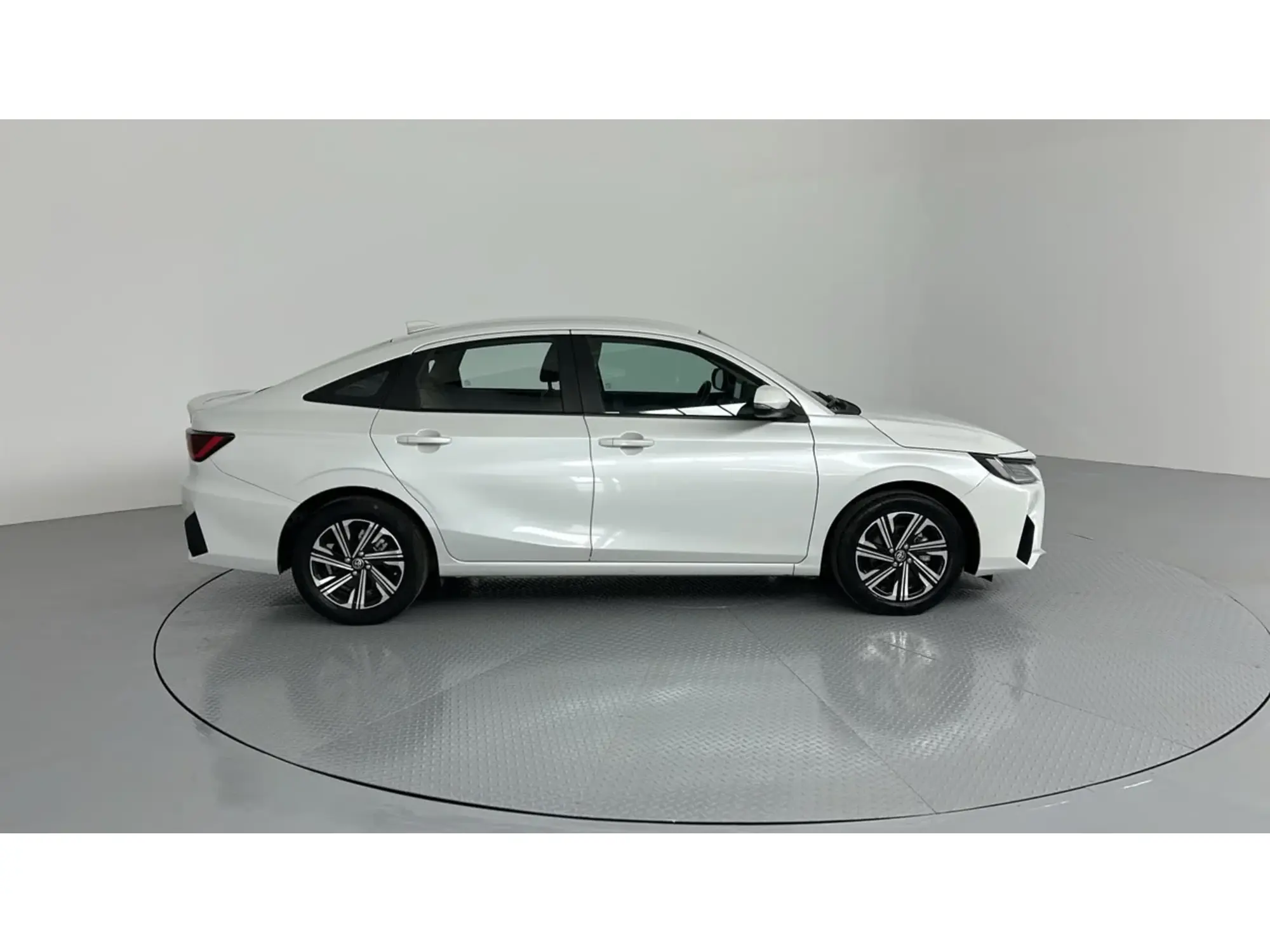 Toyota Yaris YX 2024