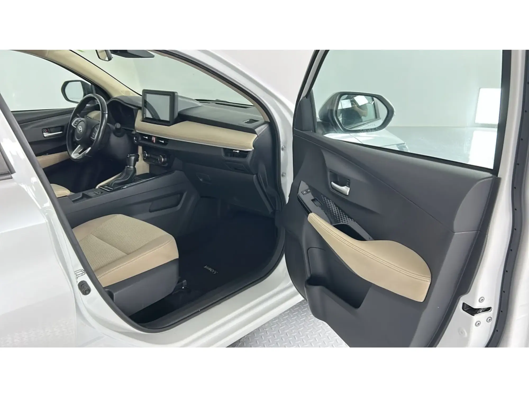 Toyota Yaris YX 2024