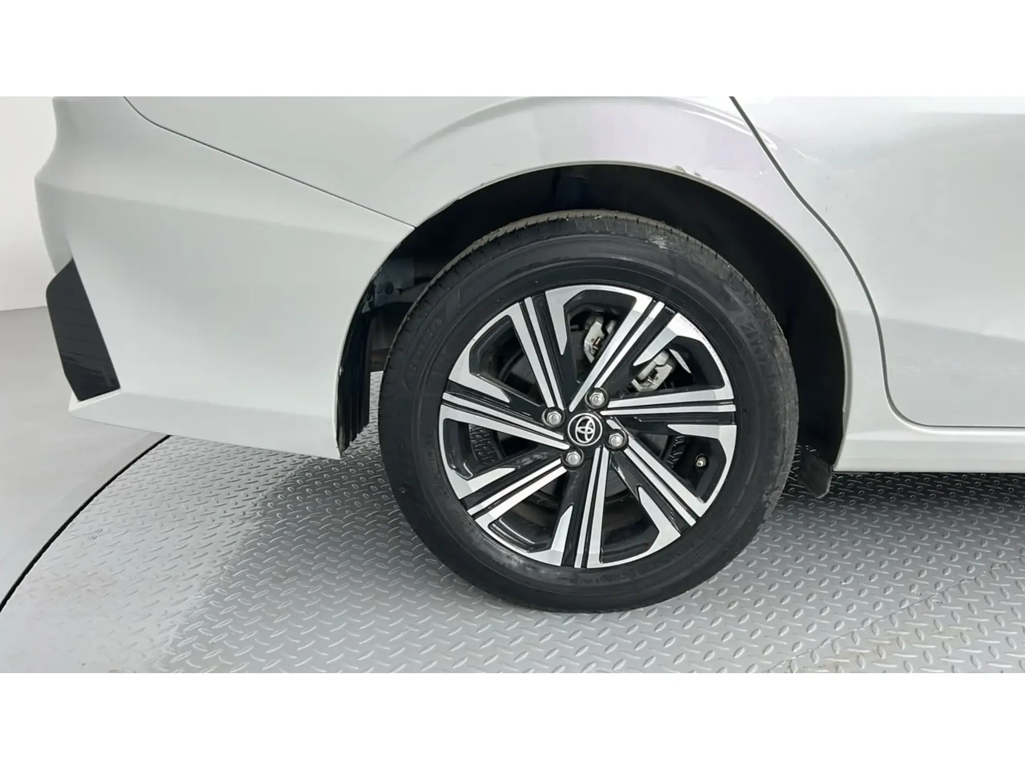 Toyota Yaris YX 2024