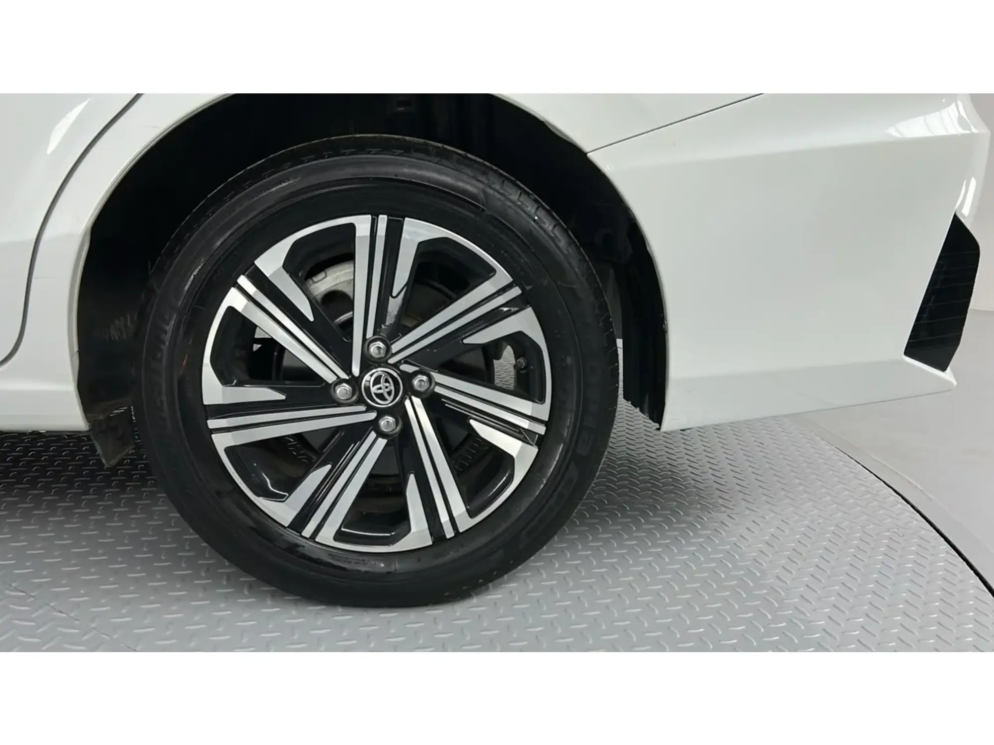 Toyota Yaris YX 2024