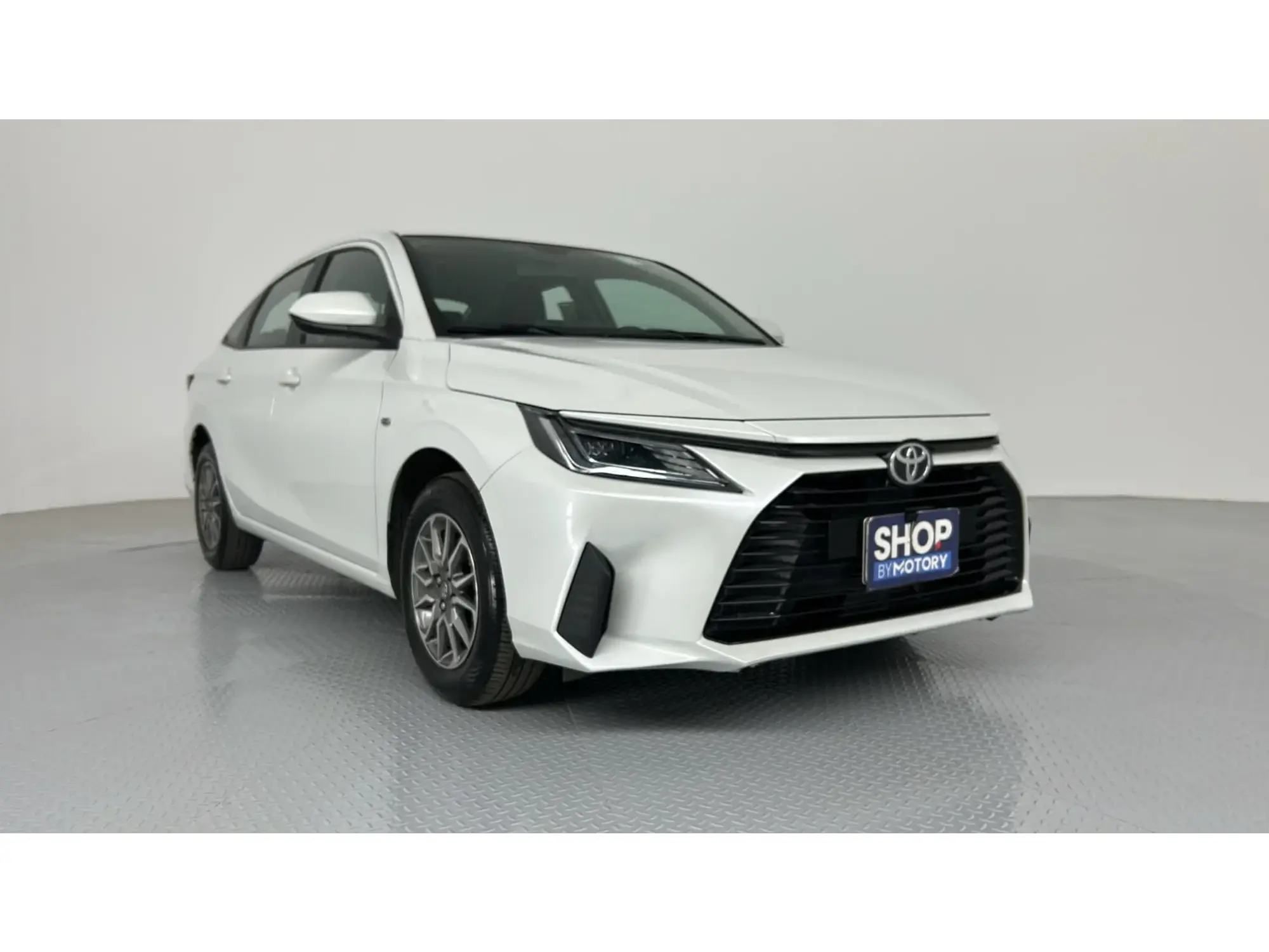 Toyota Yaris Y 2024
