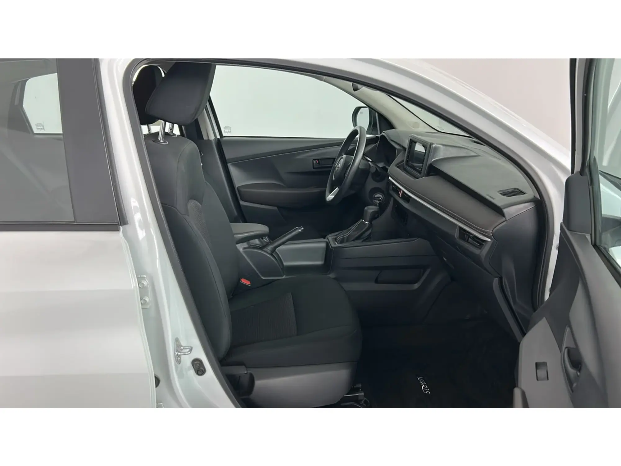 Toyota Yaris Y 2024
