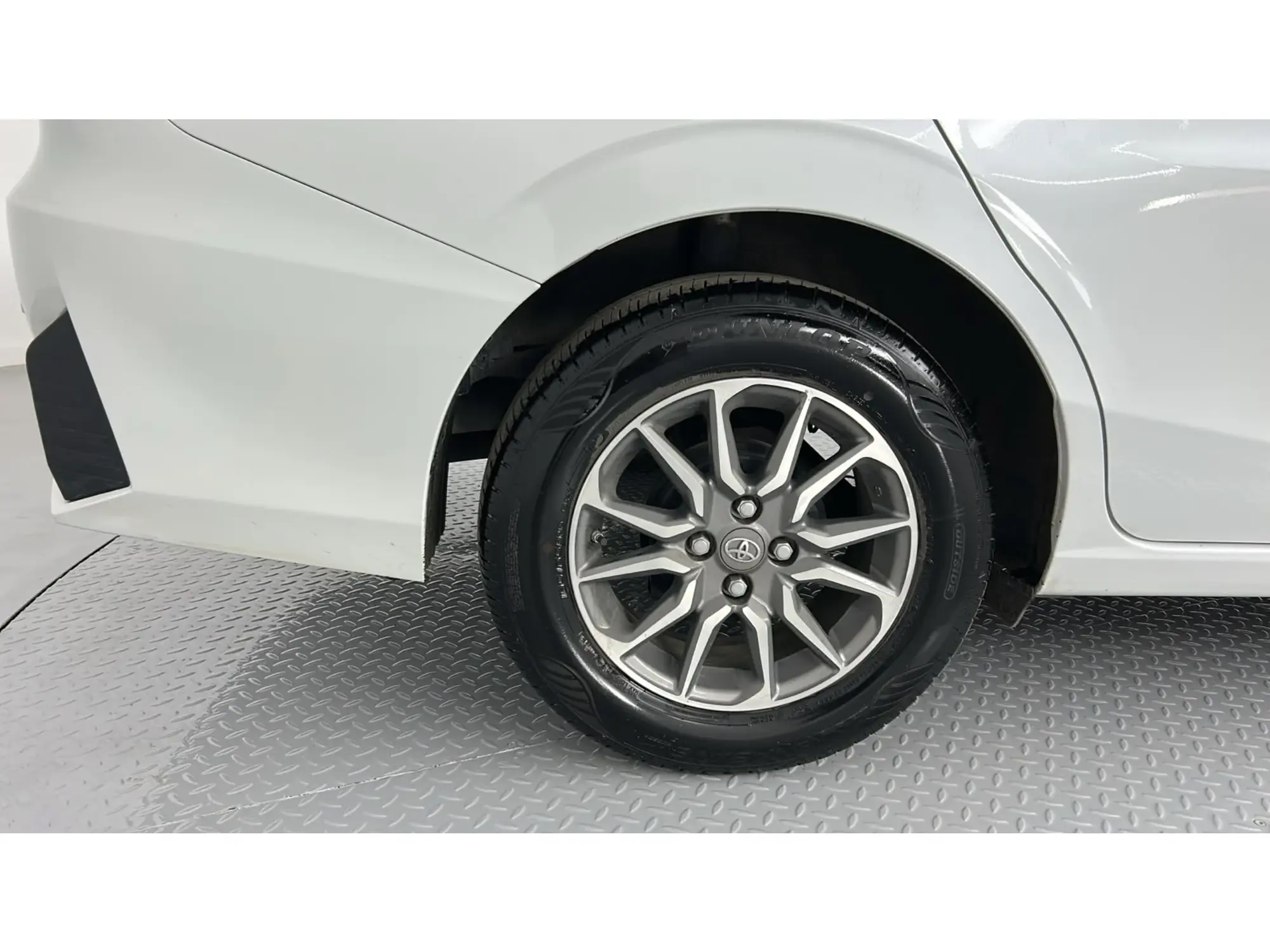 Toyota Yaris Y 2024