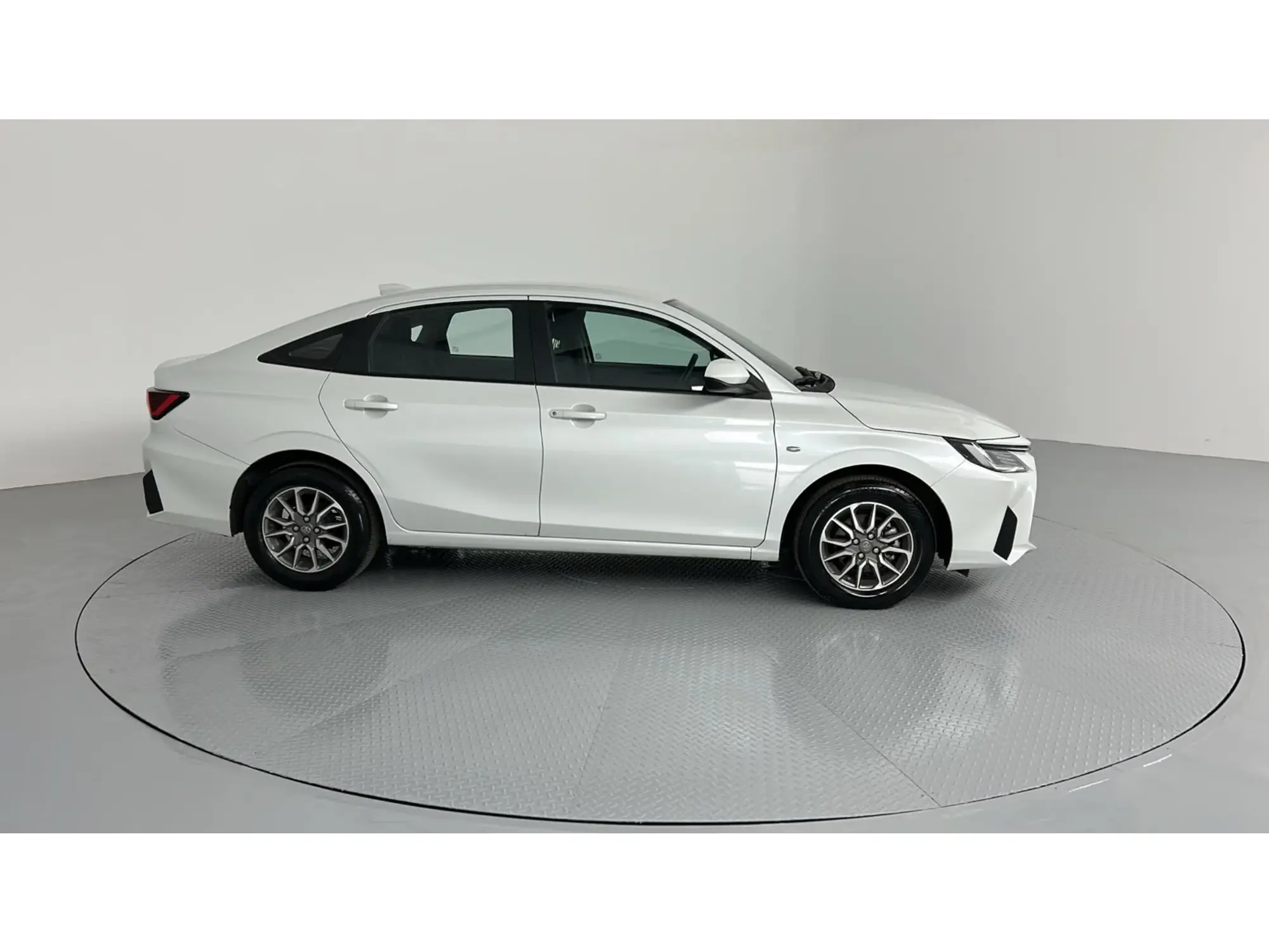 Toyota Yaris Y 2024