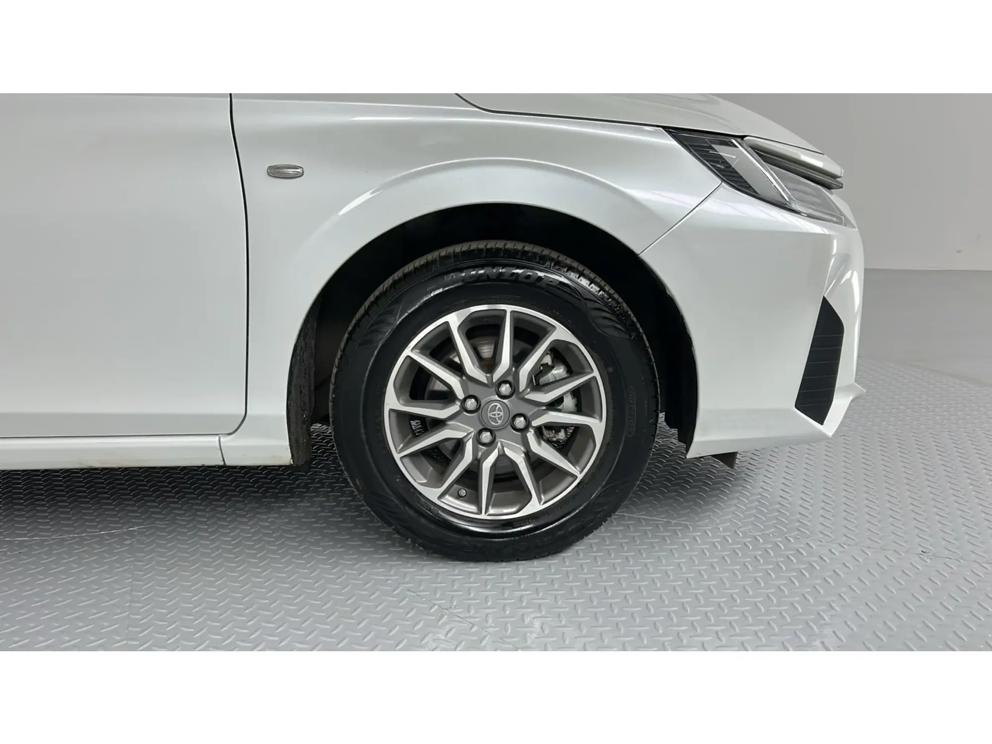 Toyota Yaris Y 2024