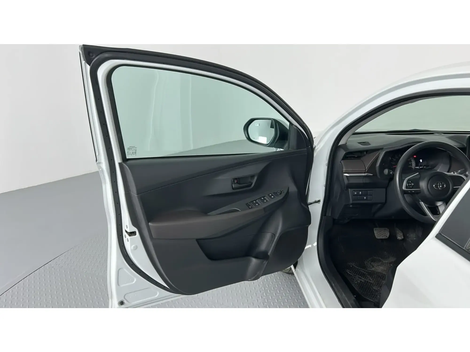 Toyota Yaris Y 2024