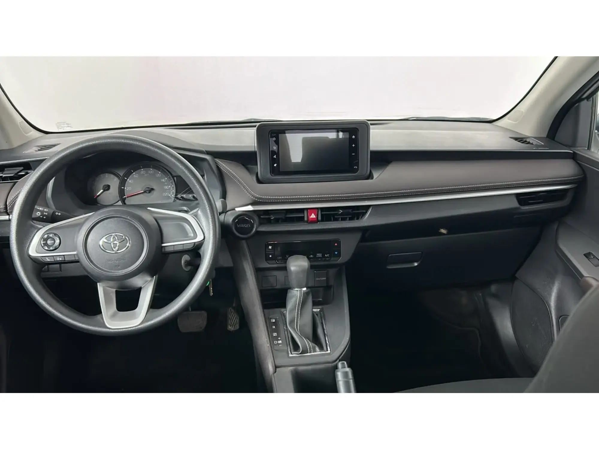 Toyota Yaris Y 2024
