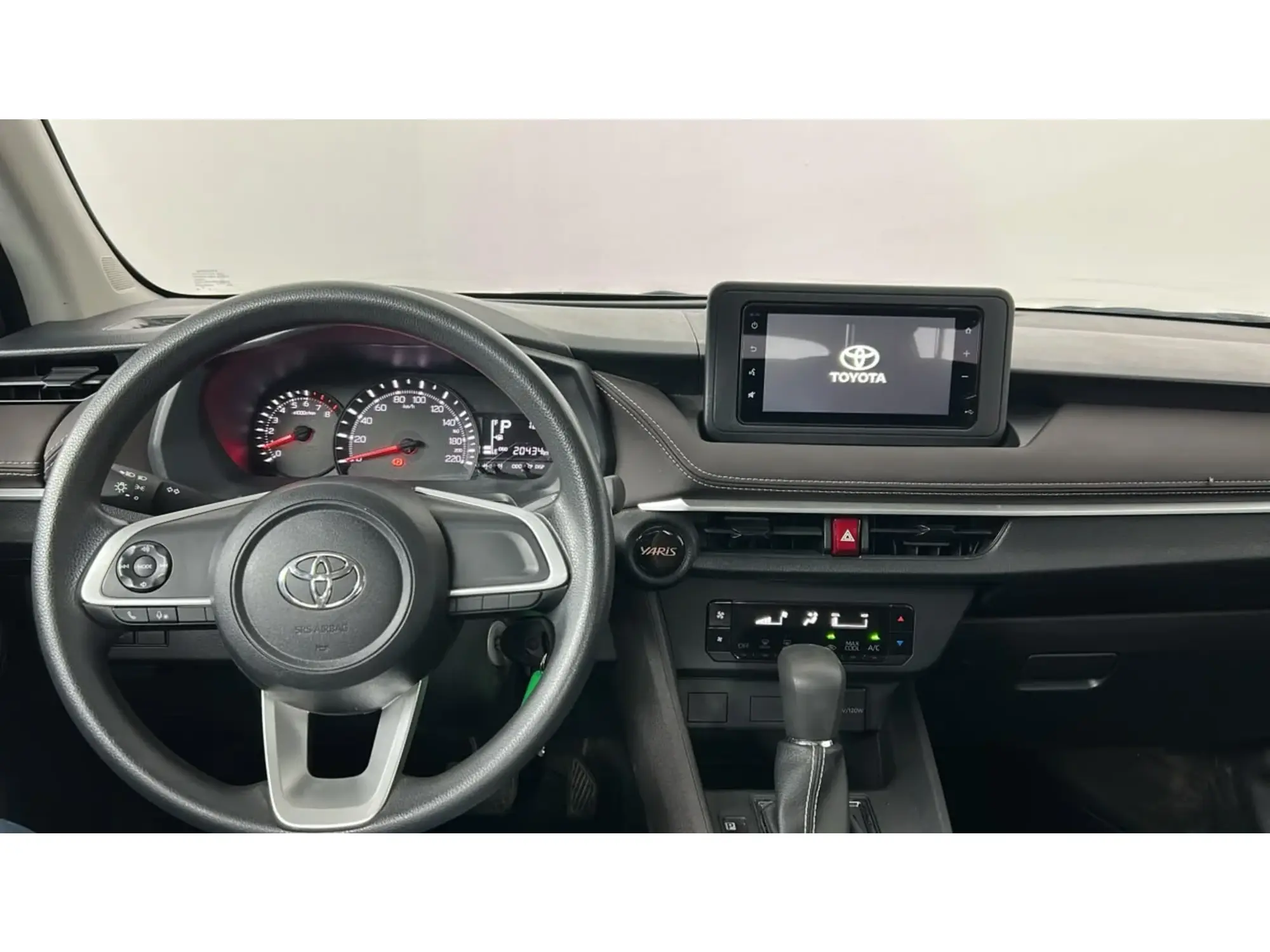 Toyota Yaris Y 2024