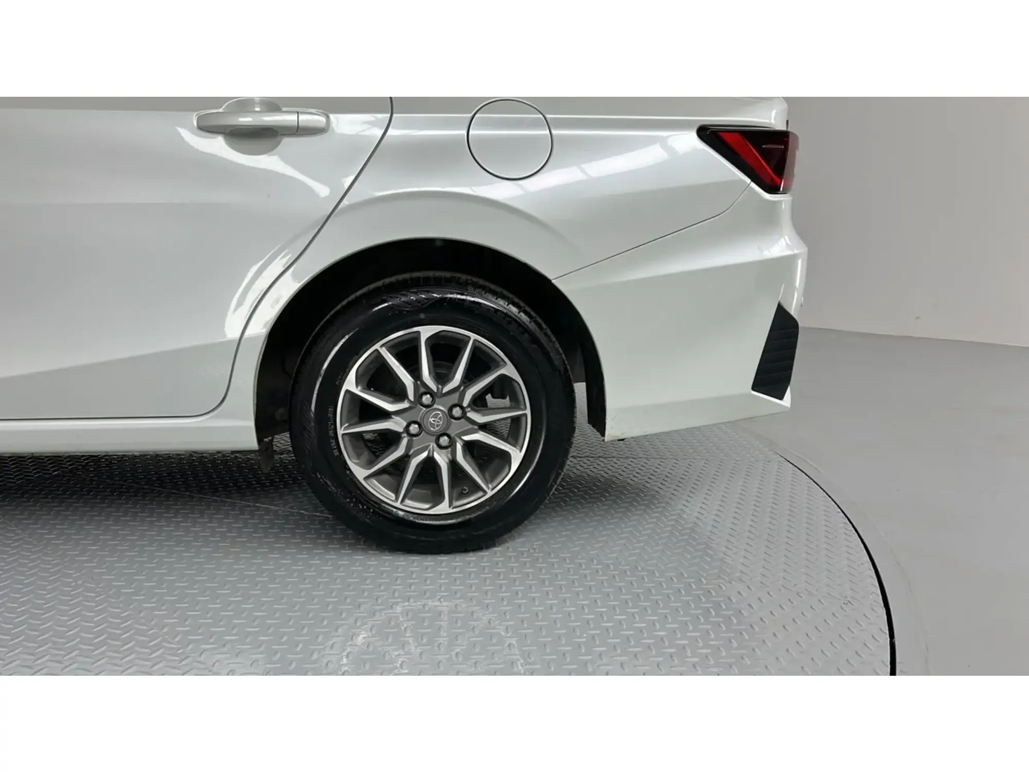 Toyota Yaris Y 2024