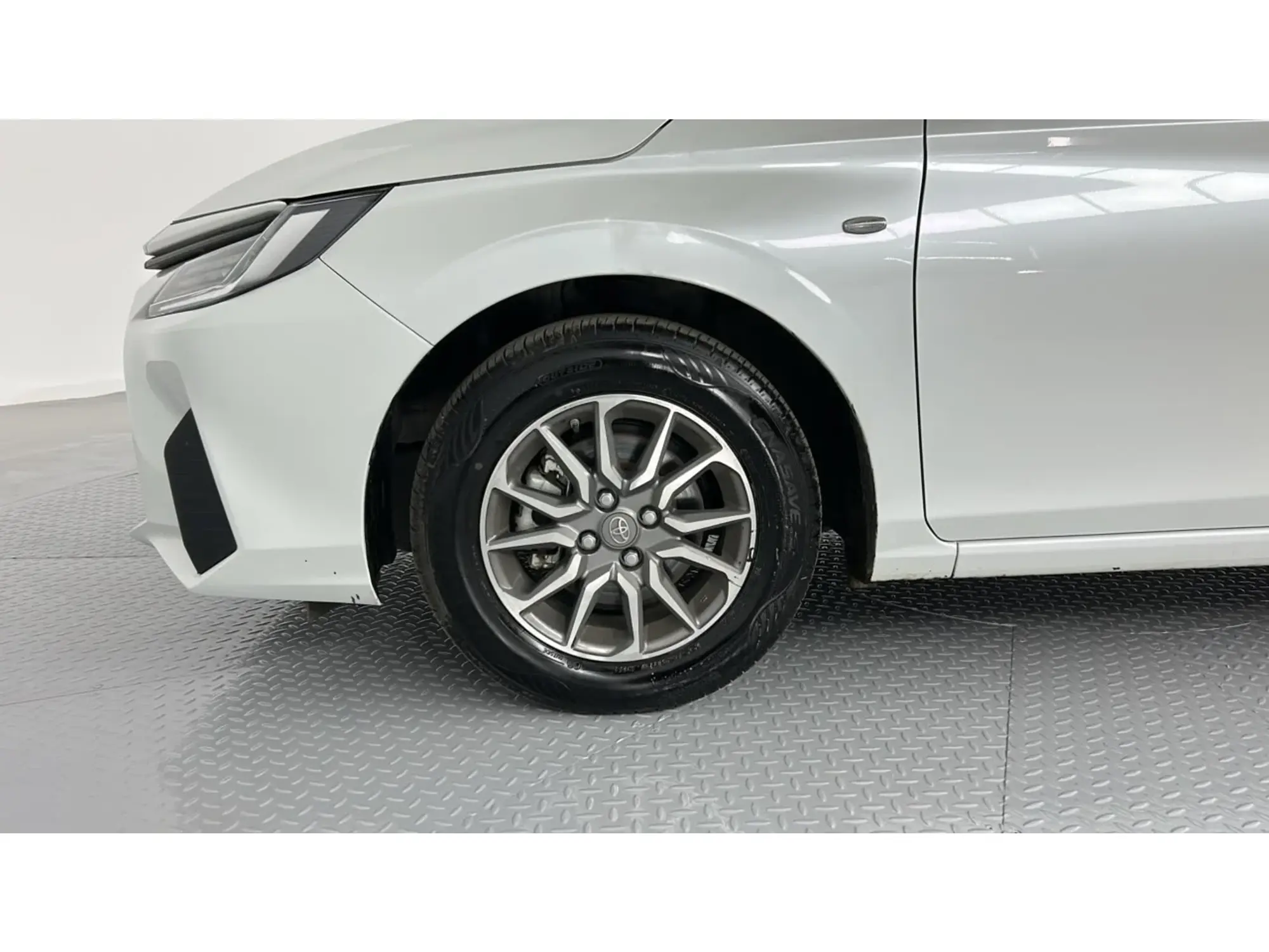 Toyota Yaris Y 2024