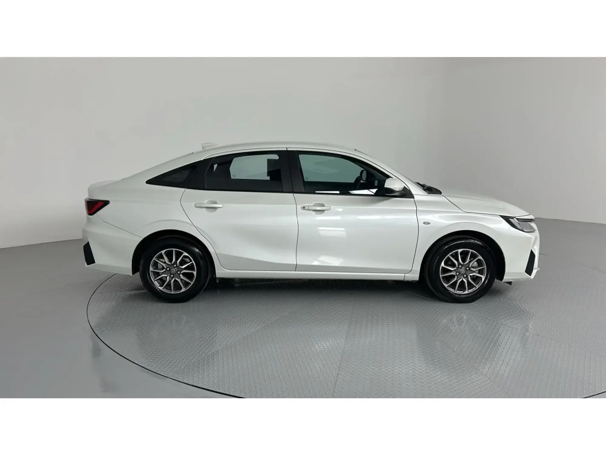 Toyota Yaris Y 2024