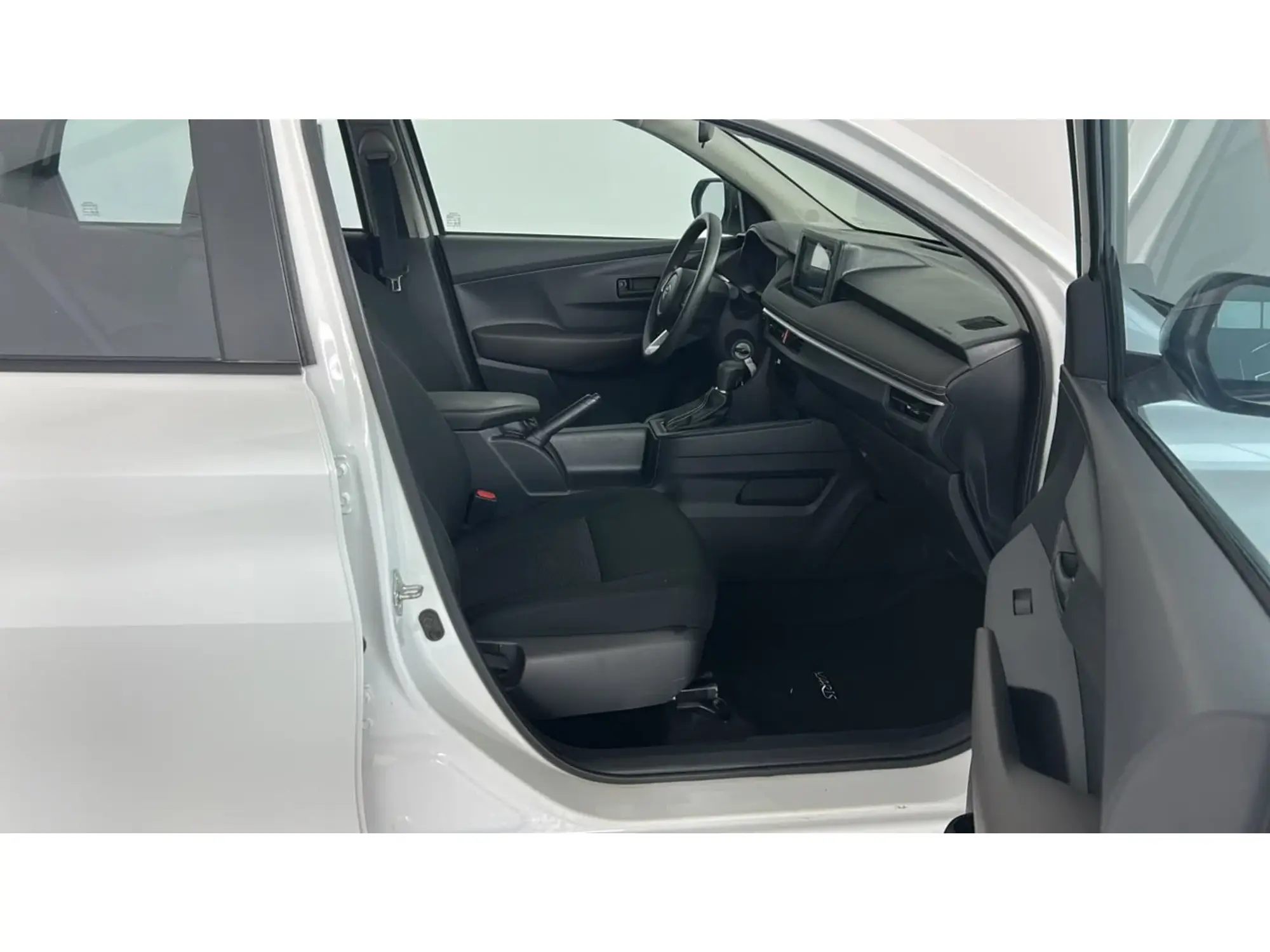 Toyota Yaris Y 2024