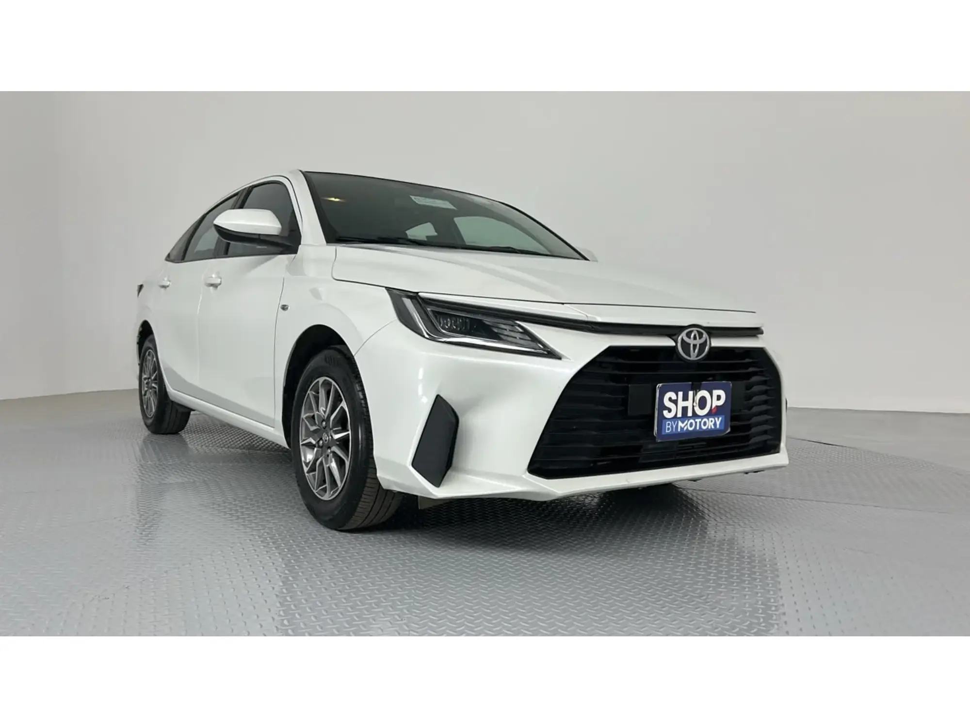 Toyota Yaris Y 2024