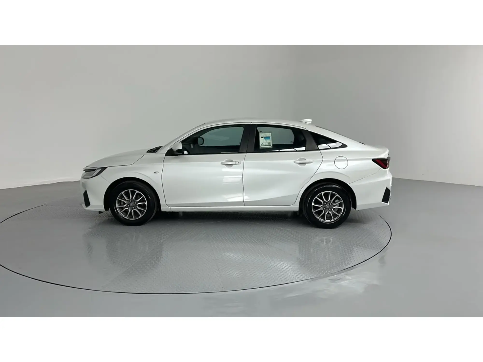 Toyota Yaris Y 2024