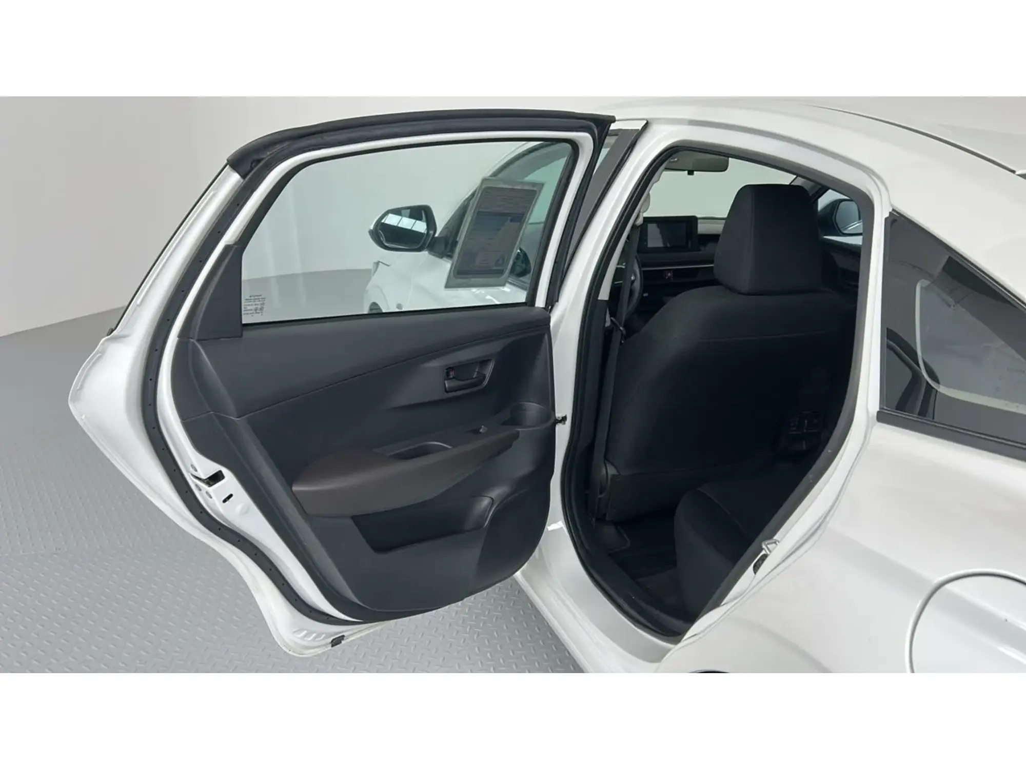 Toyota Yaris Y 2024