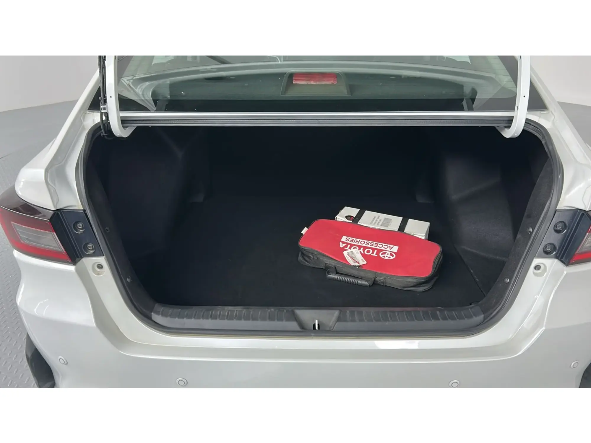Toyota Yaris Y 2024