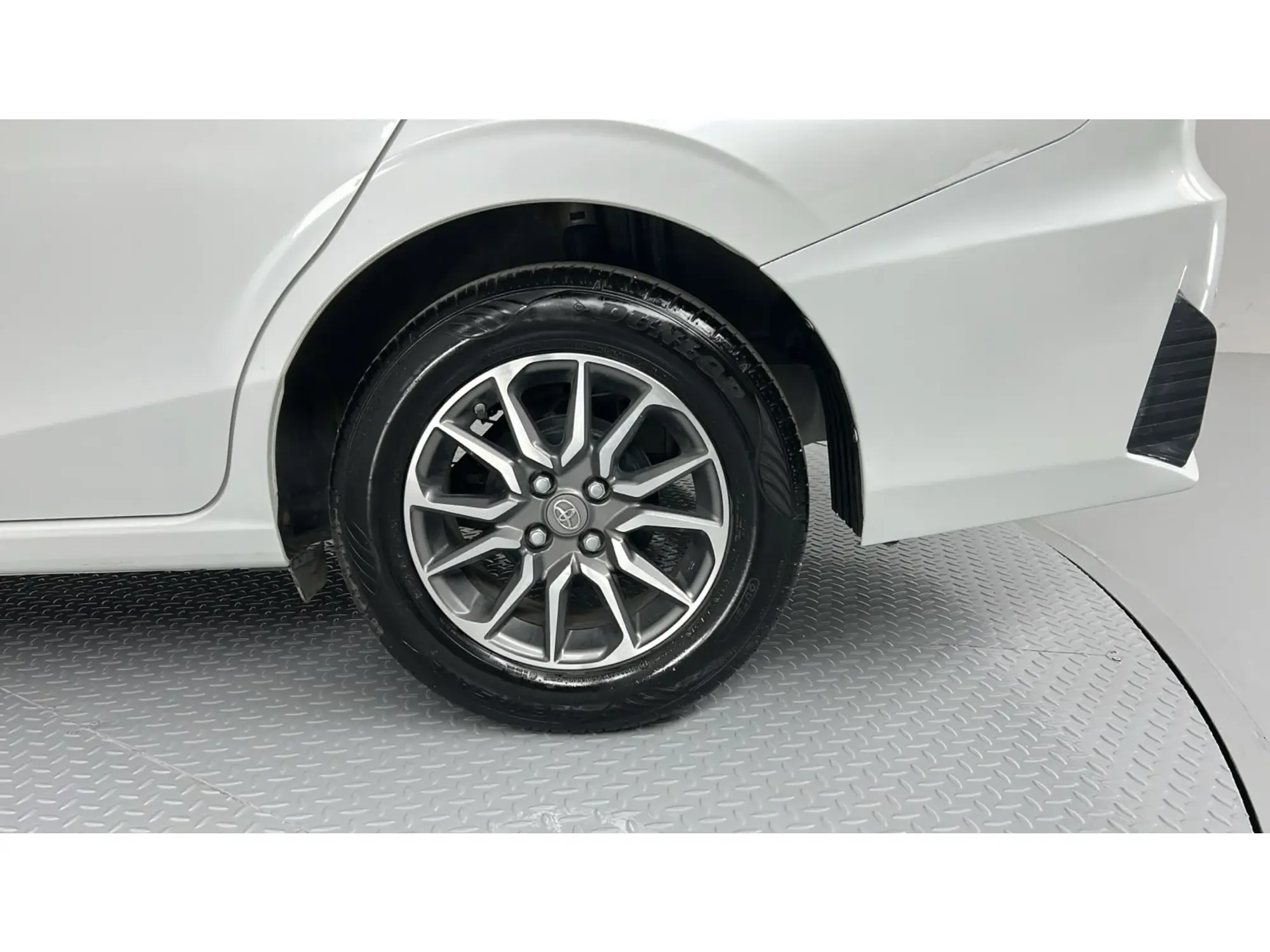 Toyota Yaris Y 2024