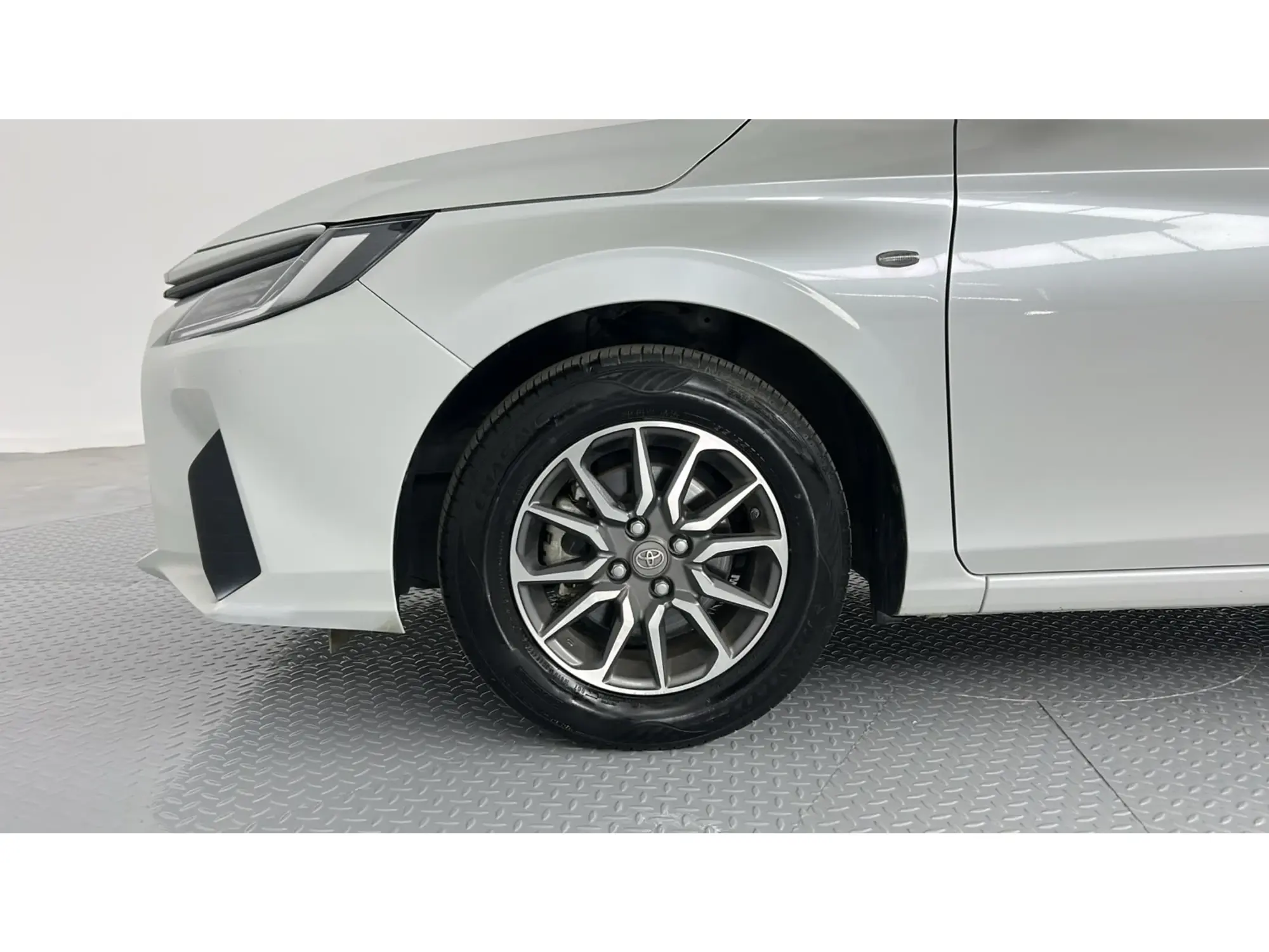 Toyota Yaris Y 2024