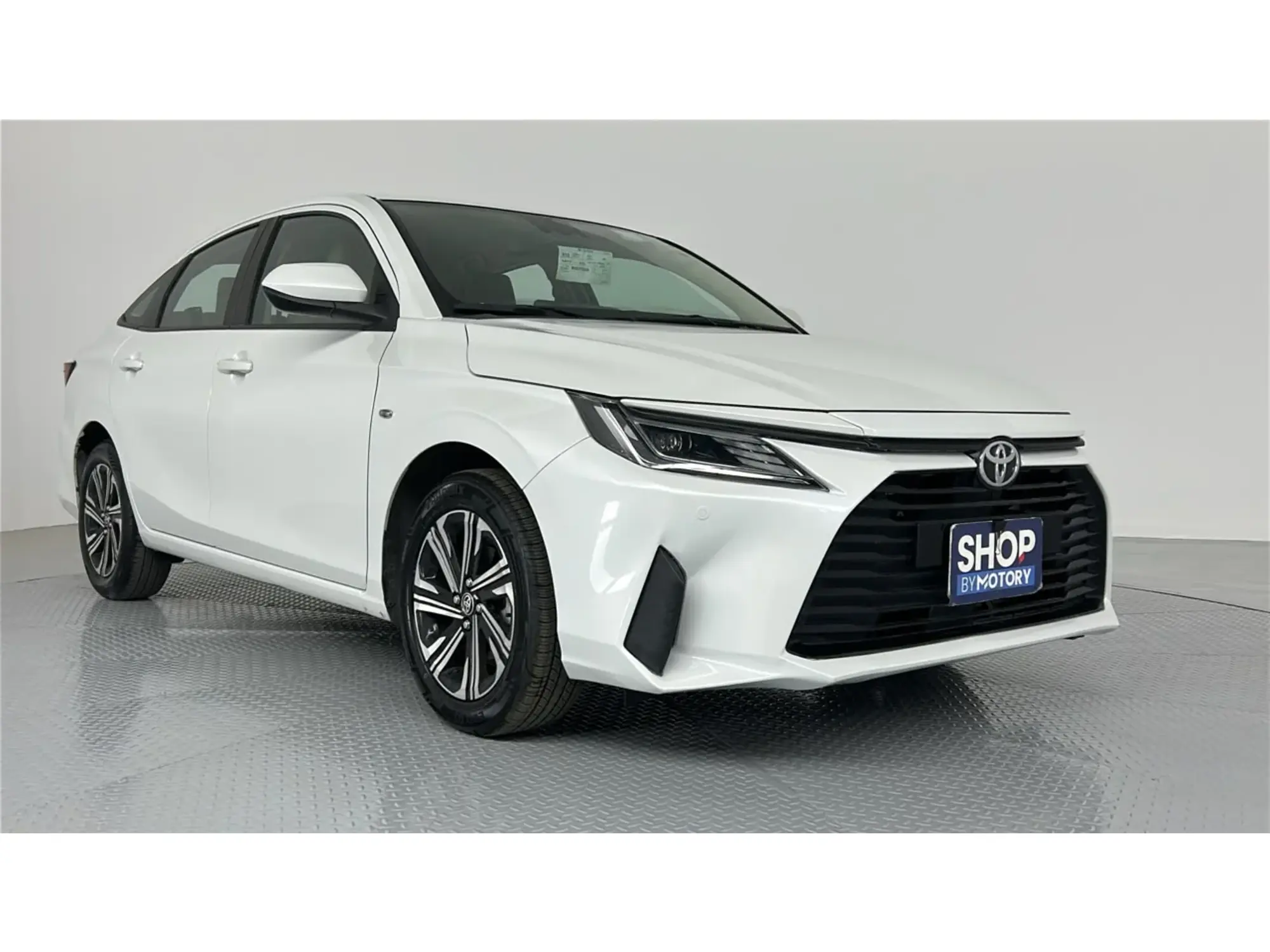 Toyota Yaris Y PLUS 2024