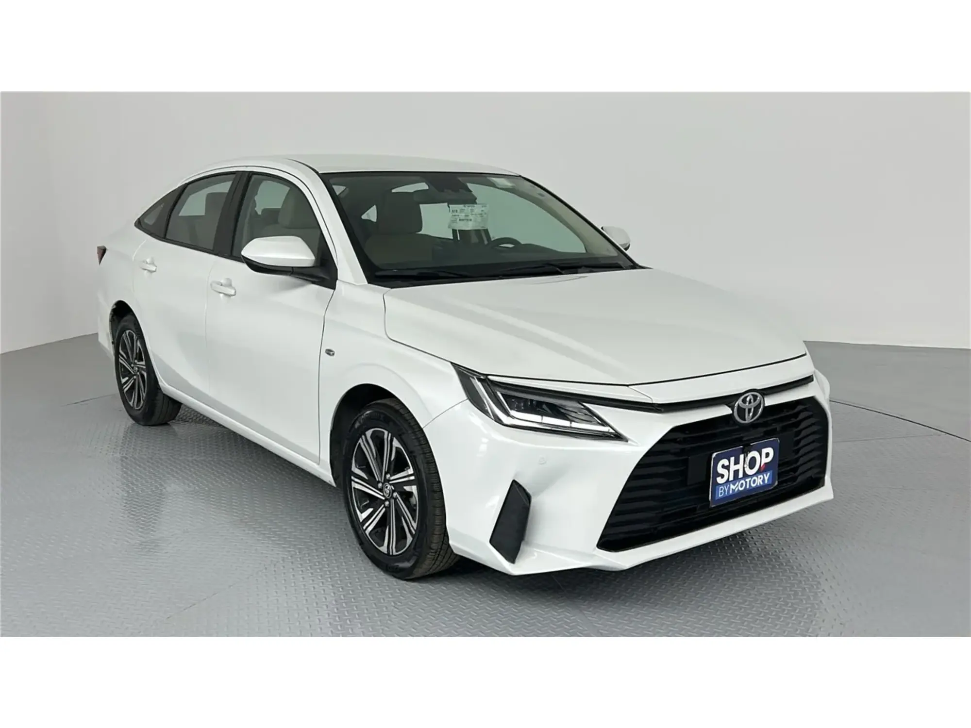 Toyota Yaris Y PLUS 2024