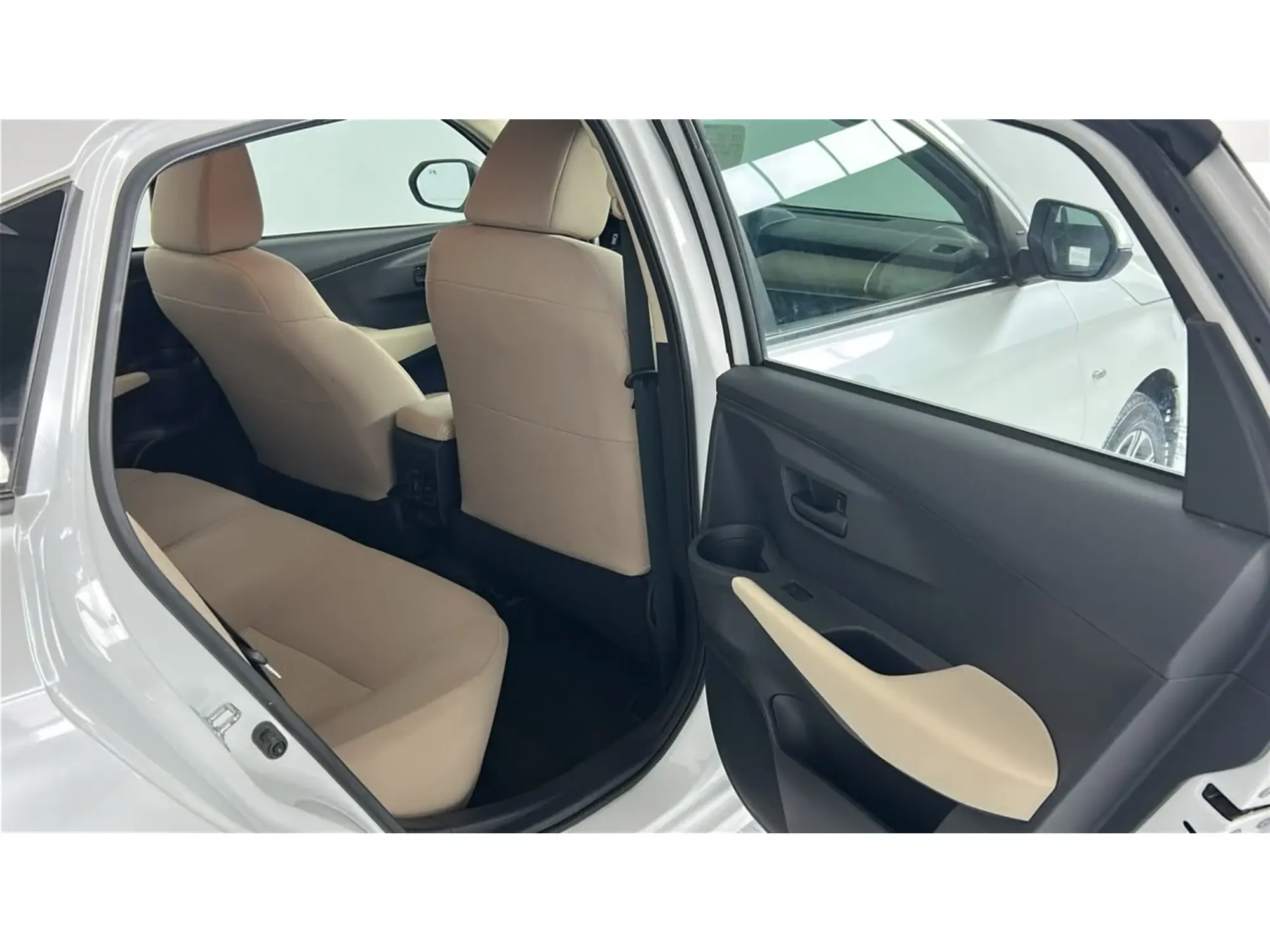 Toyota Yaris Y PLUS 2024