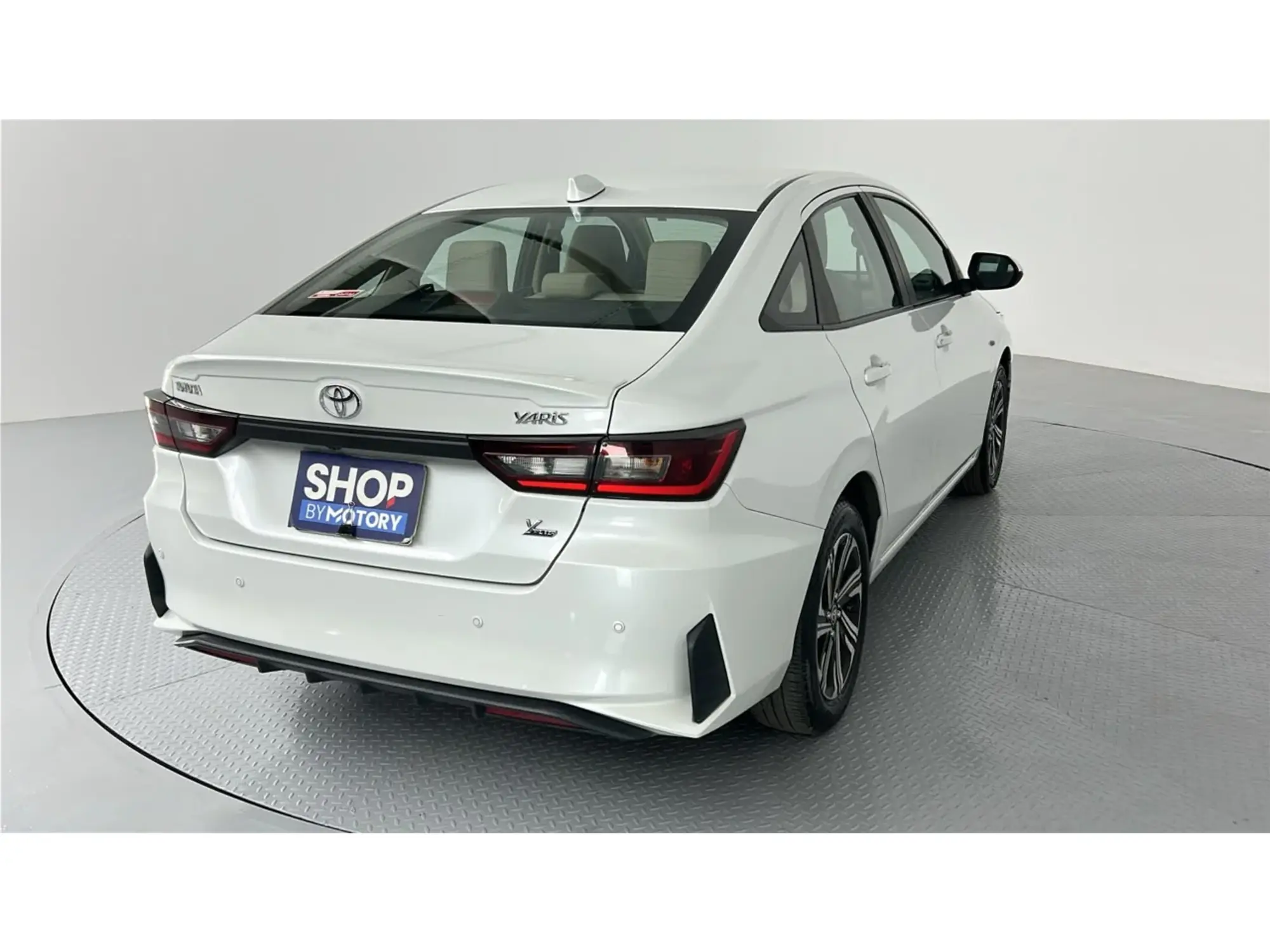 Toyota Yaris Y PLUS 2024