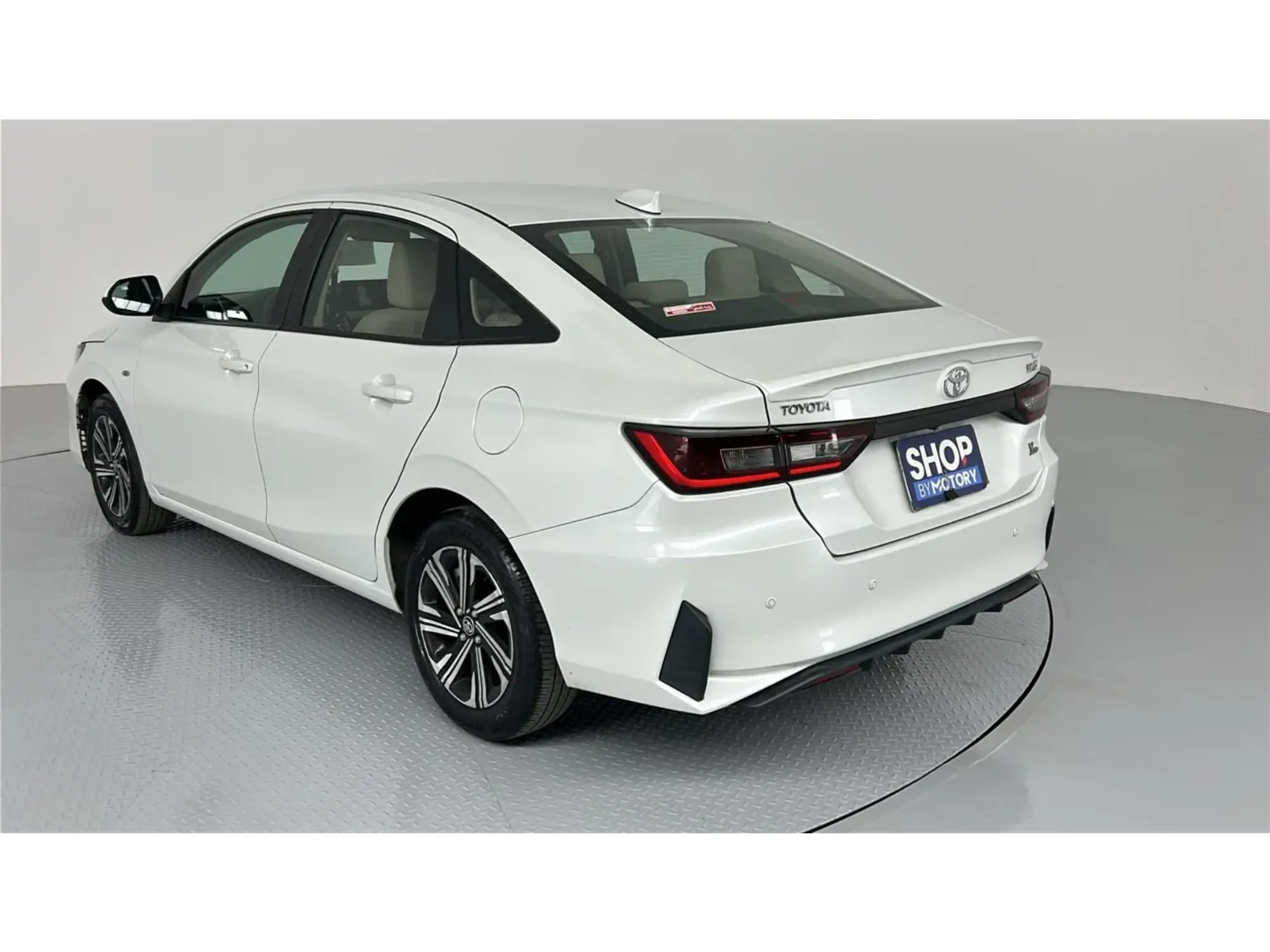 Toyota Yaris Y PLUS 2024