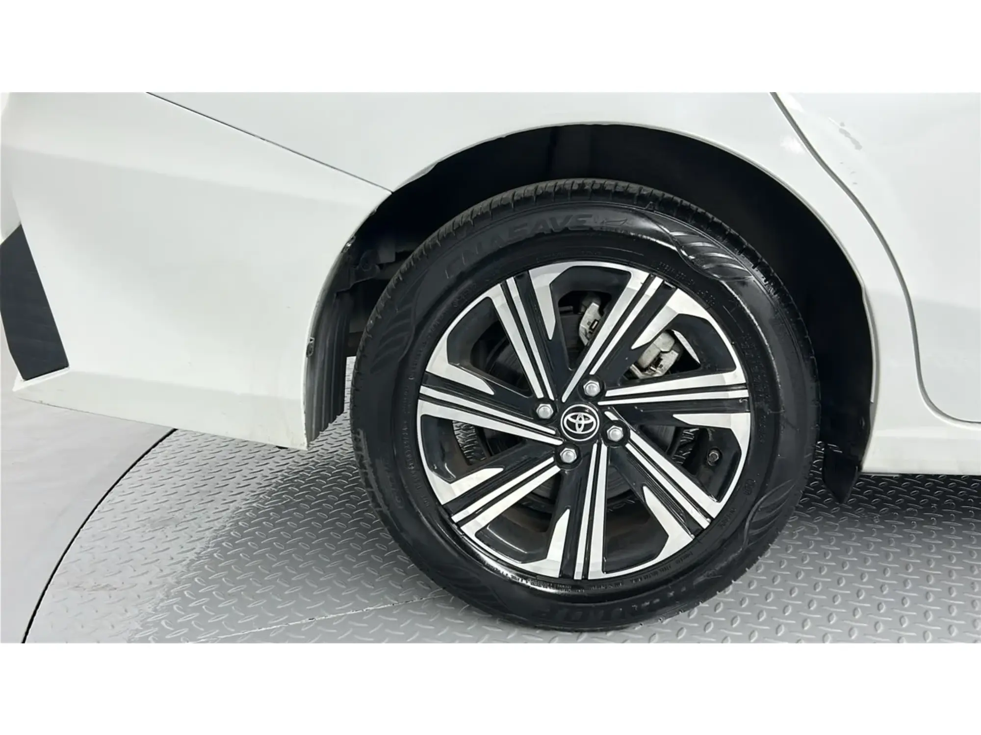 Toyota Yaris Y PLUS 2024