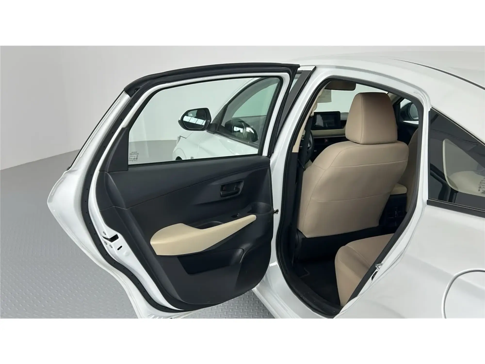Toyota Yaris Y PLUS 2024