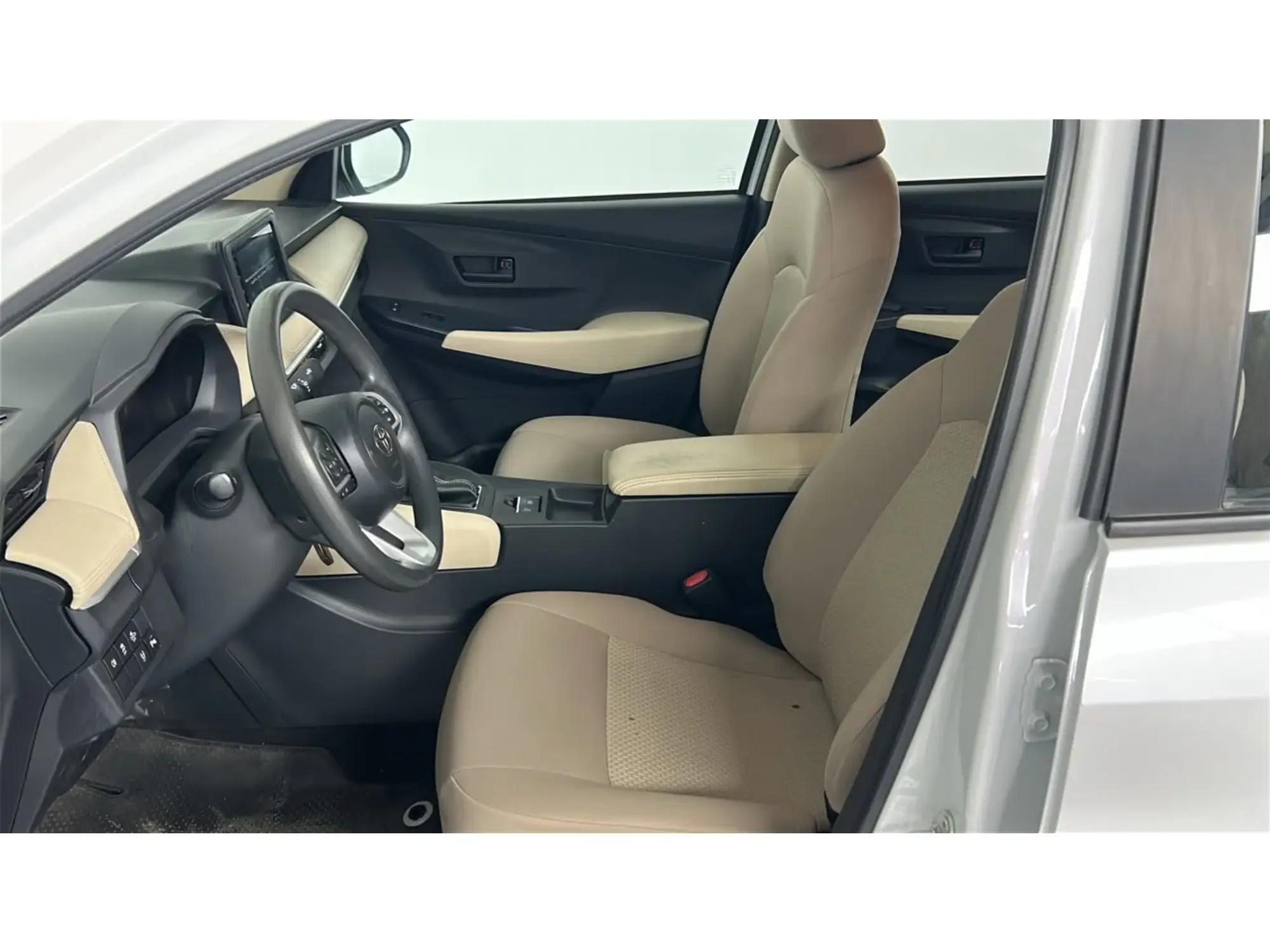 Toyota Yaris Y PLUS 2024