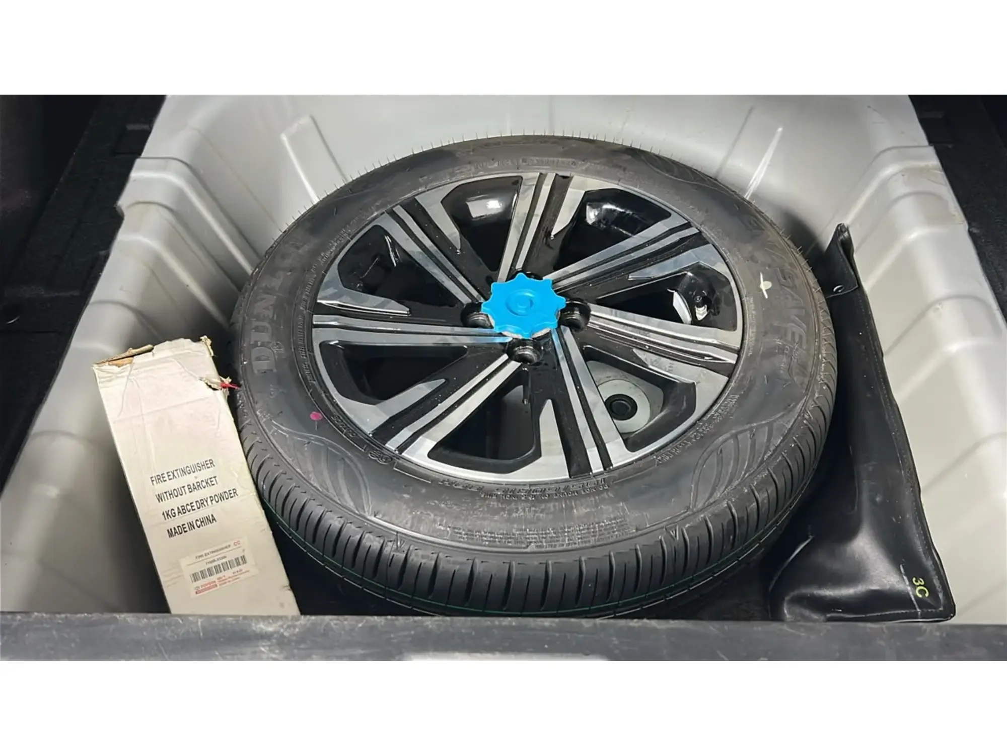 Toyota Yaris Y PLUS 2024