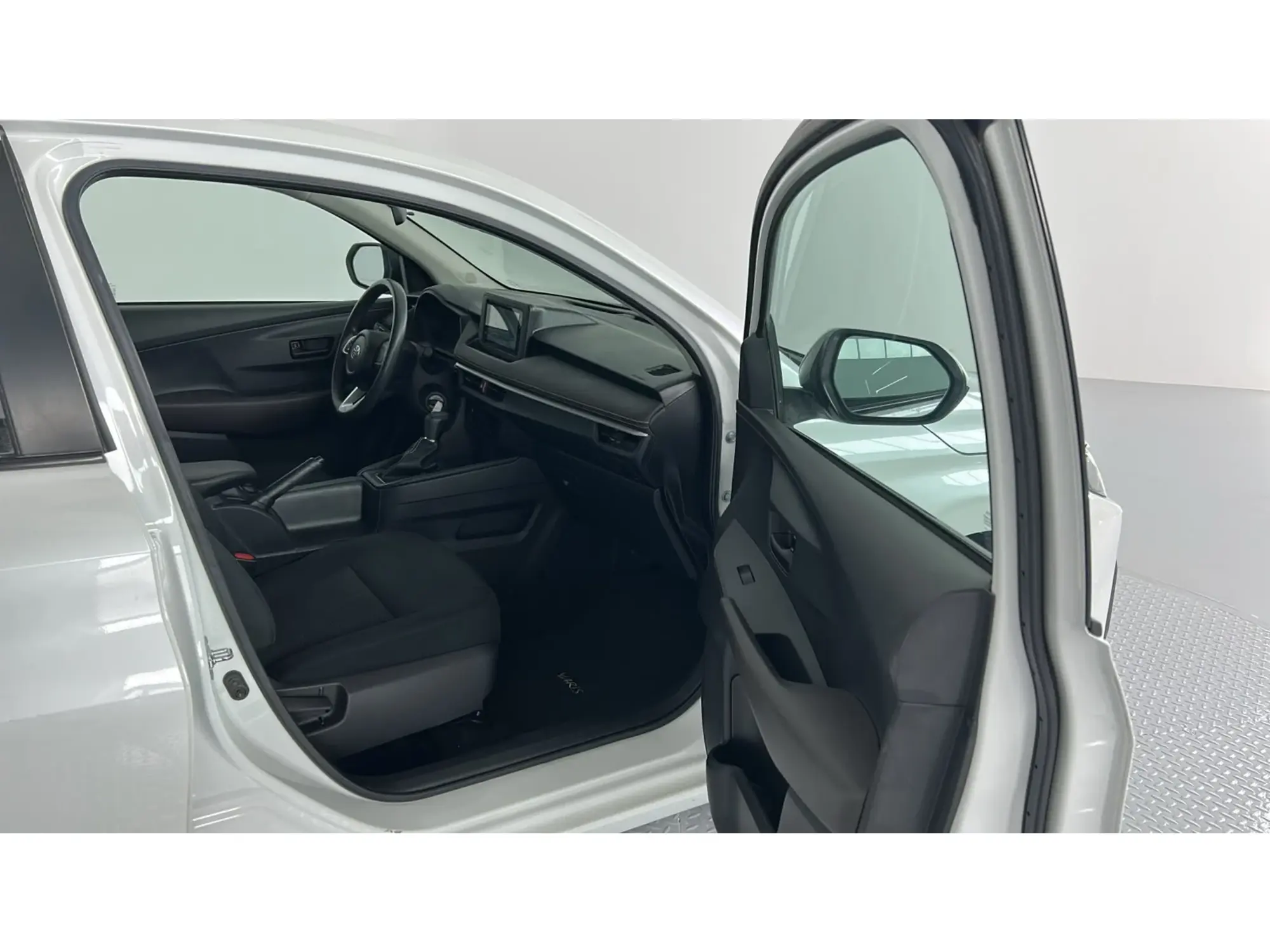 Toyota Yaris Y 2023