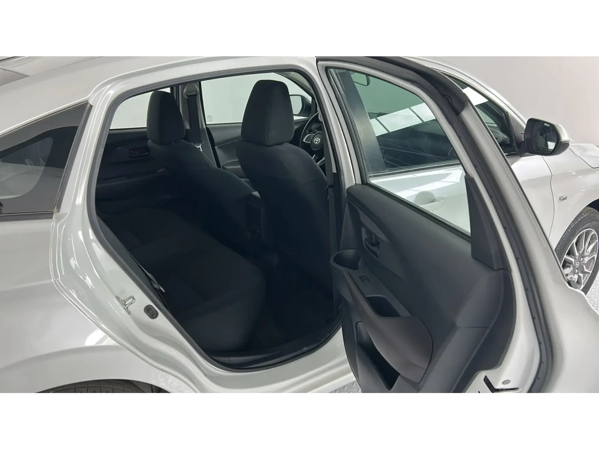 Toyota Yaris Y 2023