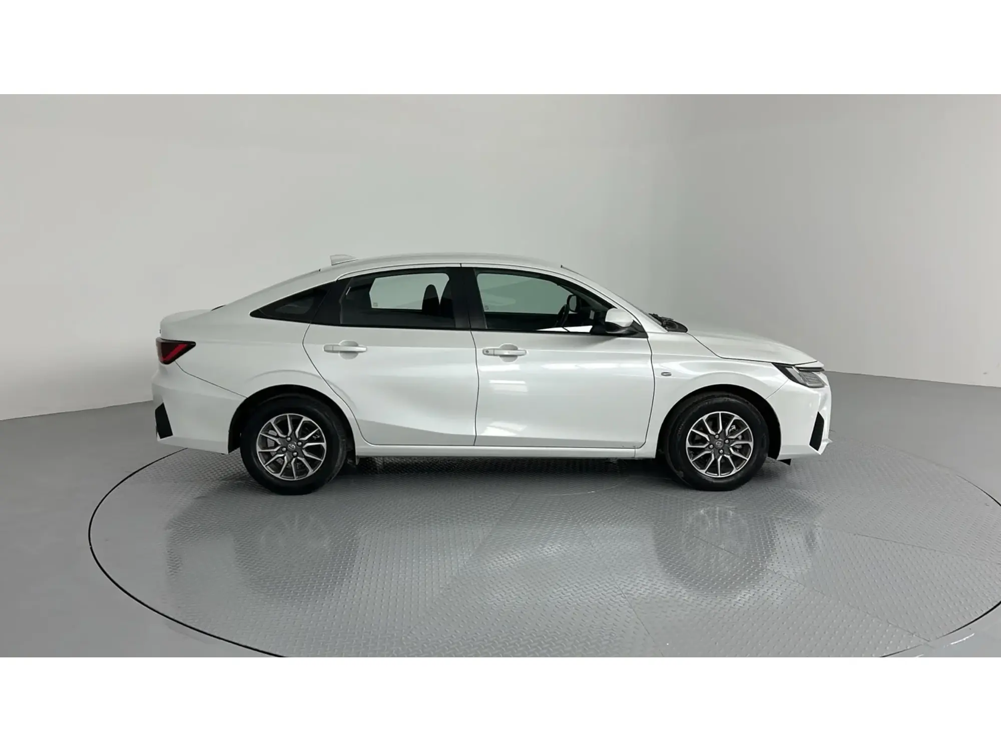 Toyota Yaris Y 2023