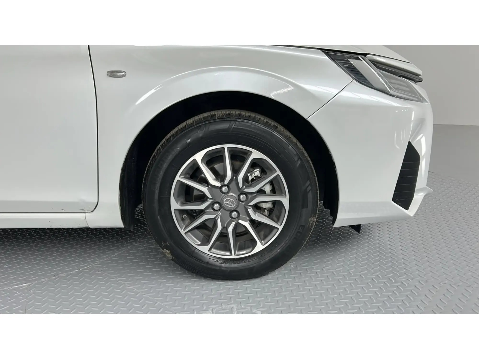 Toyota Yaris Y 2023